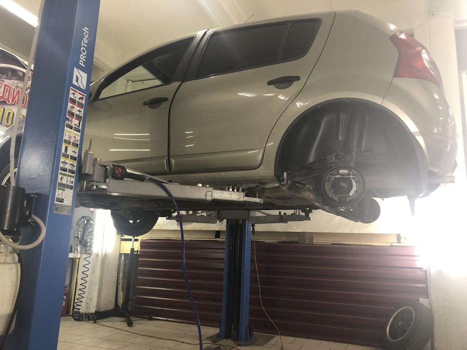 Замена тормозных колодок и тормозных цилиндров и ручника . — Renault ...
