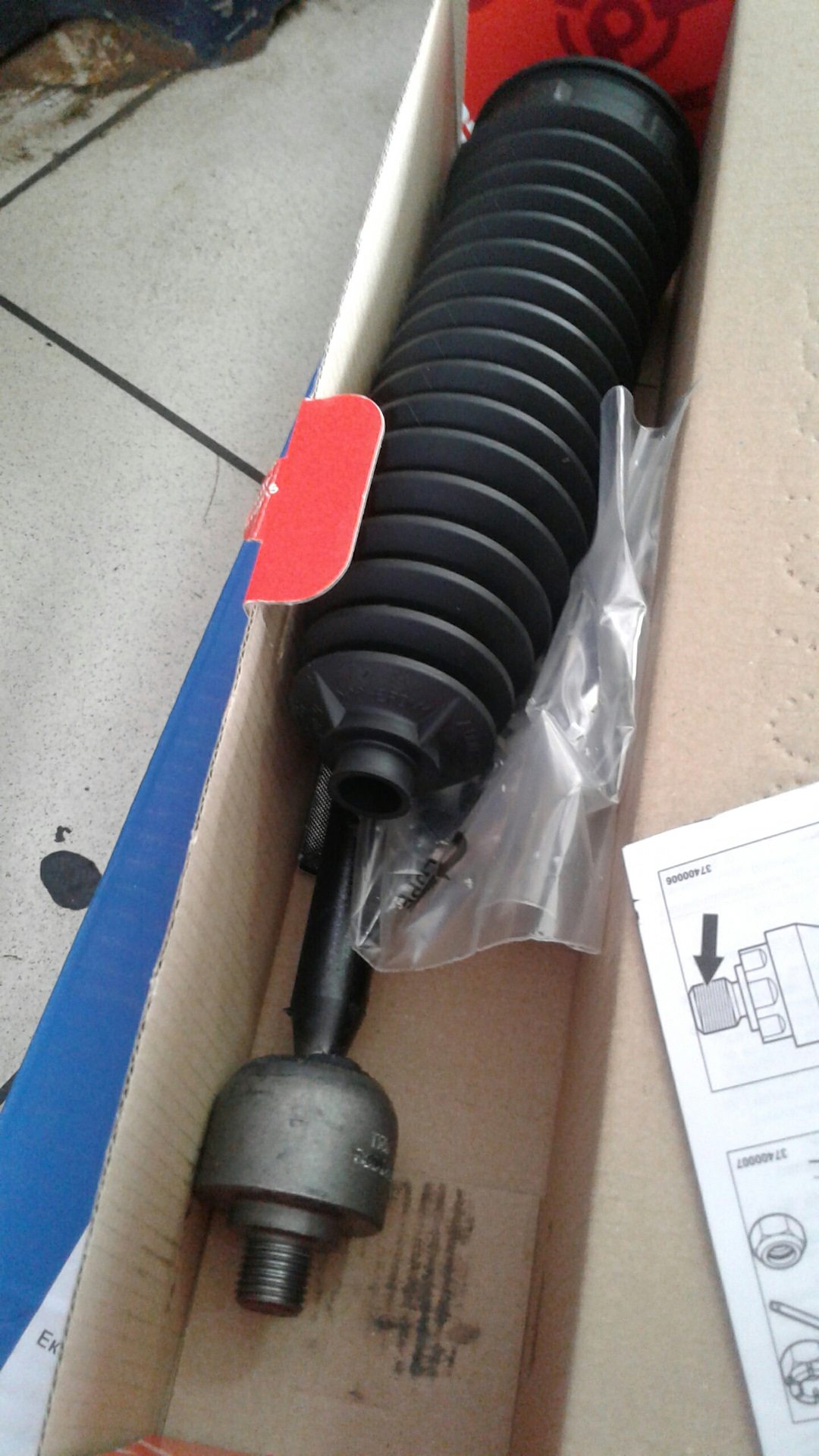 Пришла пора поменять передние амортизаторы, ну и одну рулевую тягу ...