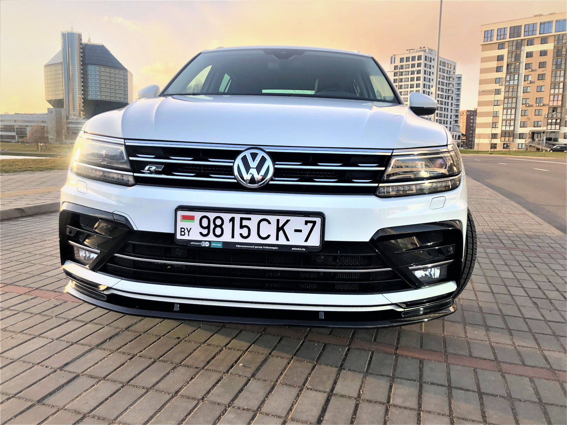 Р лайн. Volkswagen Tiguan 2 r-line. VW Tiguan 2 r line. Volkswagen Tiguan II R line. Обвес Volkswagen Tiguan r-line.