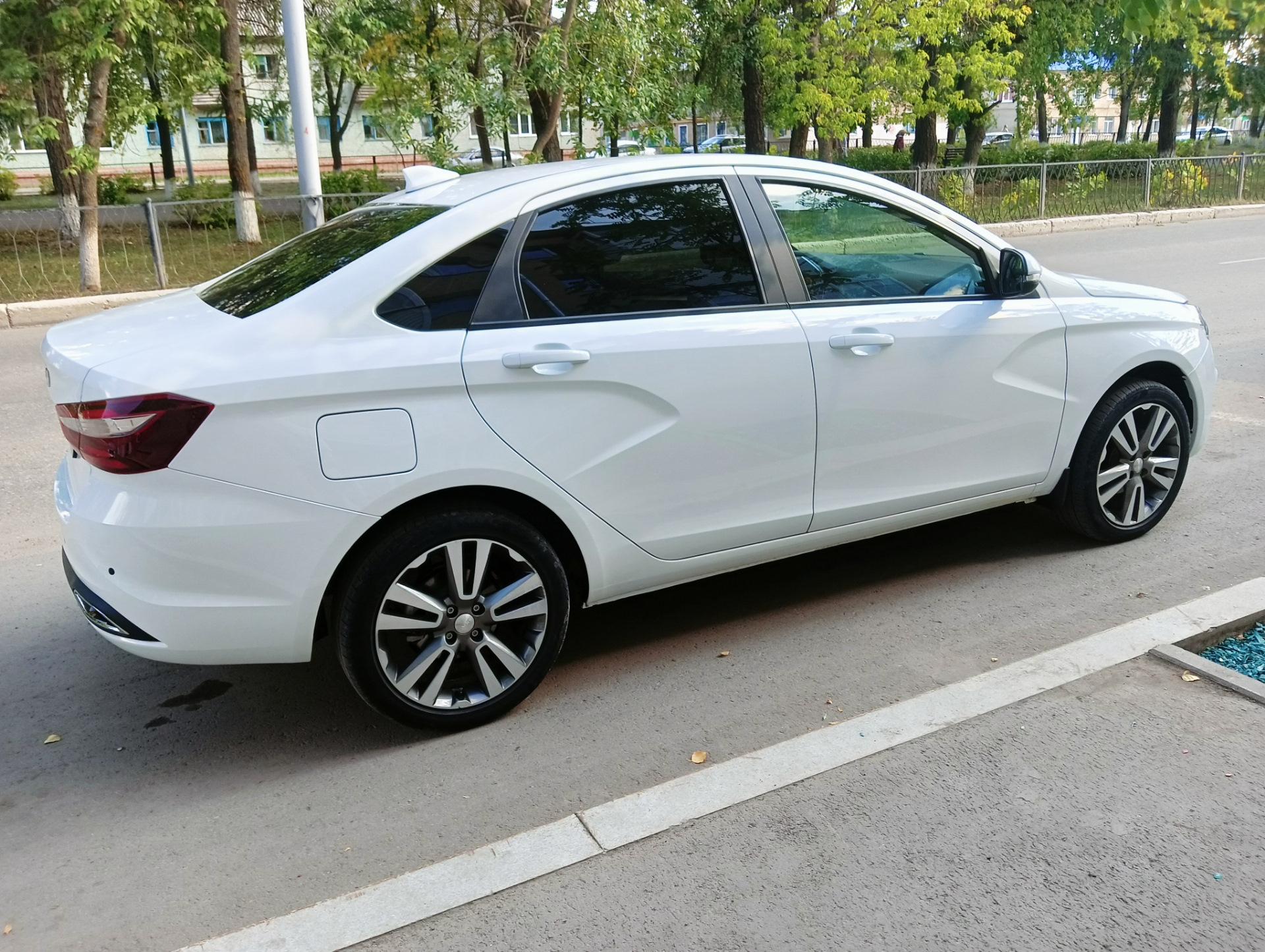 Колеса Веста Кросс R17 — Lada Vesta (NG), 1,6 л, 2023 года | колёсные ...