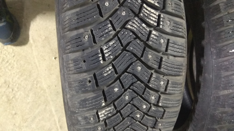 Зимняя шипованная резина. Сколько служит зимняя резина с шипами. Ikon tyres nordman 5. Популярные шипы. Срок службы зимней резины.
