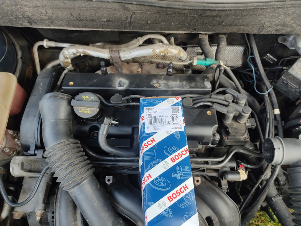 Замена высоковольтных проводов — Ford Fusion, 1,4 л, 2009 года ...
