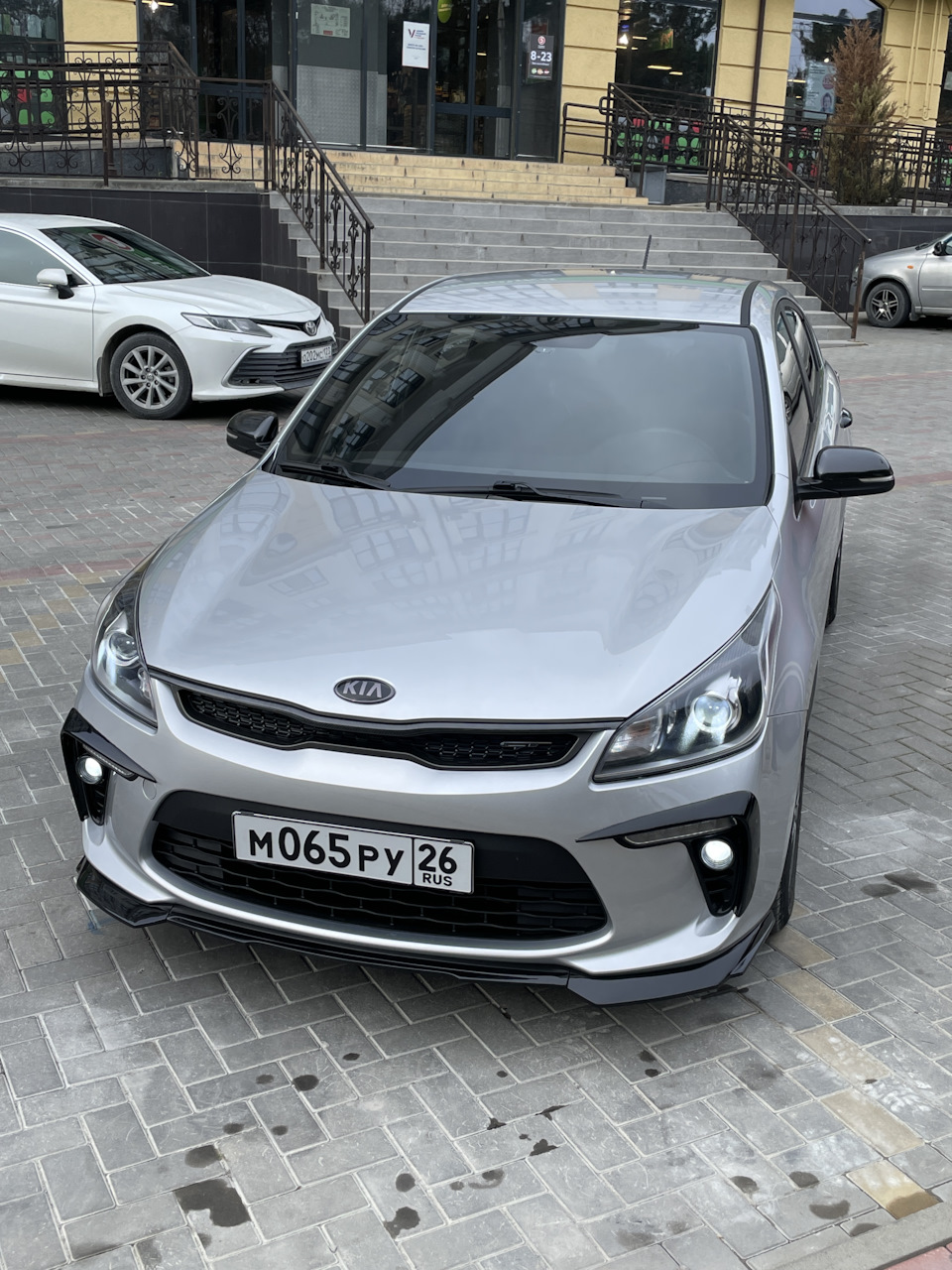 Губа и серпы на бамрер — KIA Rio (4G), 1,6 л, 2018 года | тюнинг | DRIVE2