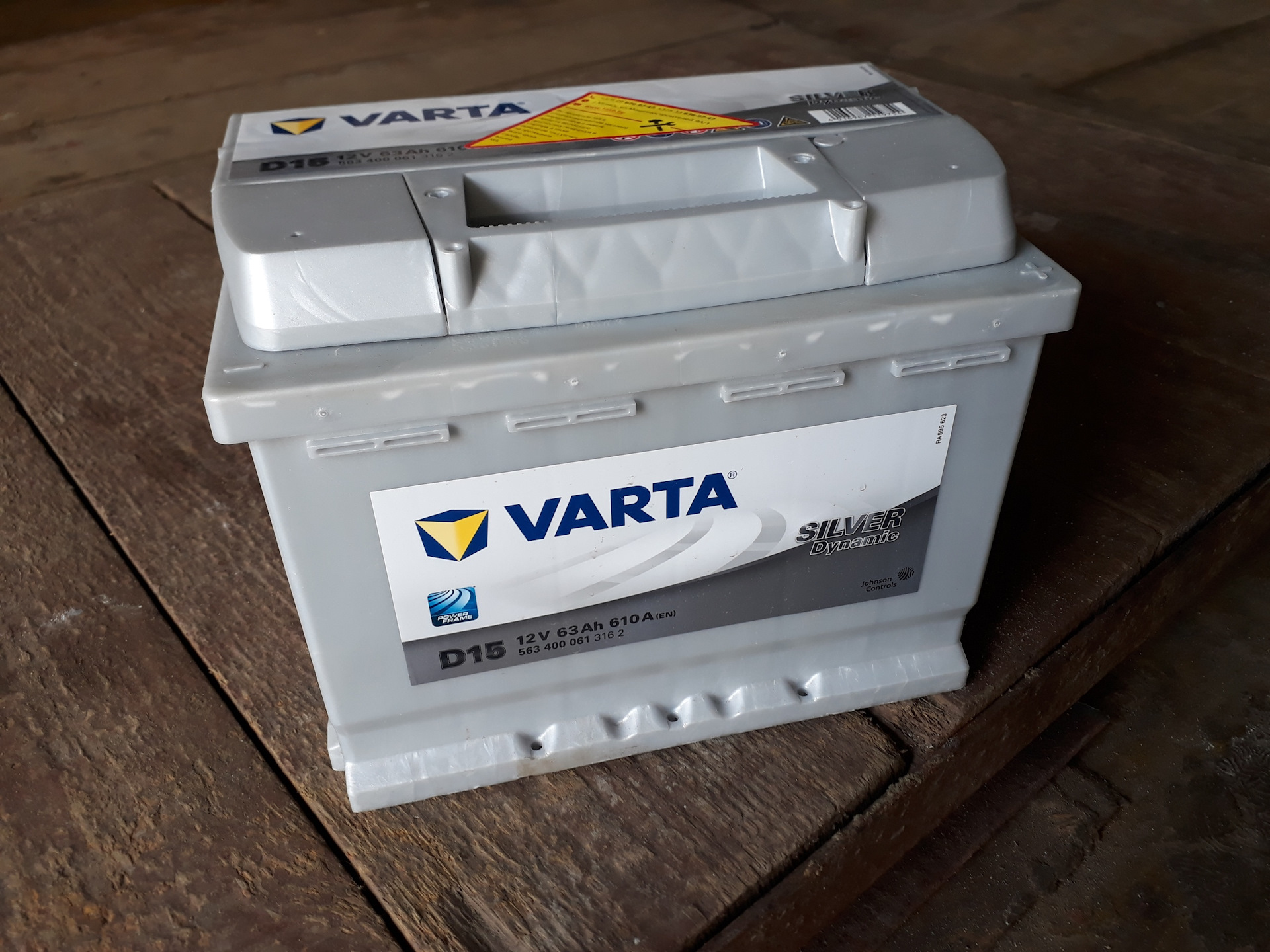 Silver dynamic. Аккумулятор варта 63 Сильвер d15. Аккумулятор Varta Silver Dynamic d15. Varta Silver Dynamic 63 r d 15. Varta Silver Dynamic d15.