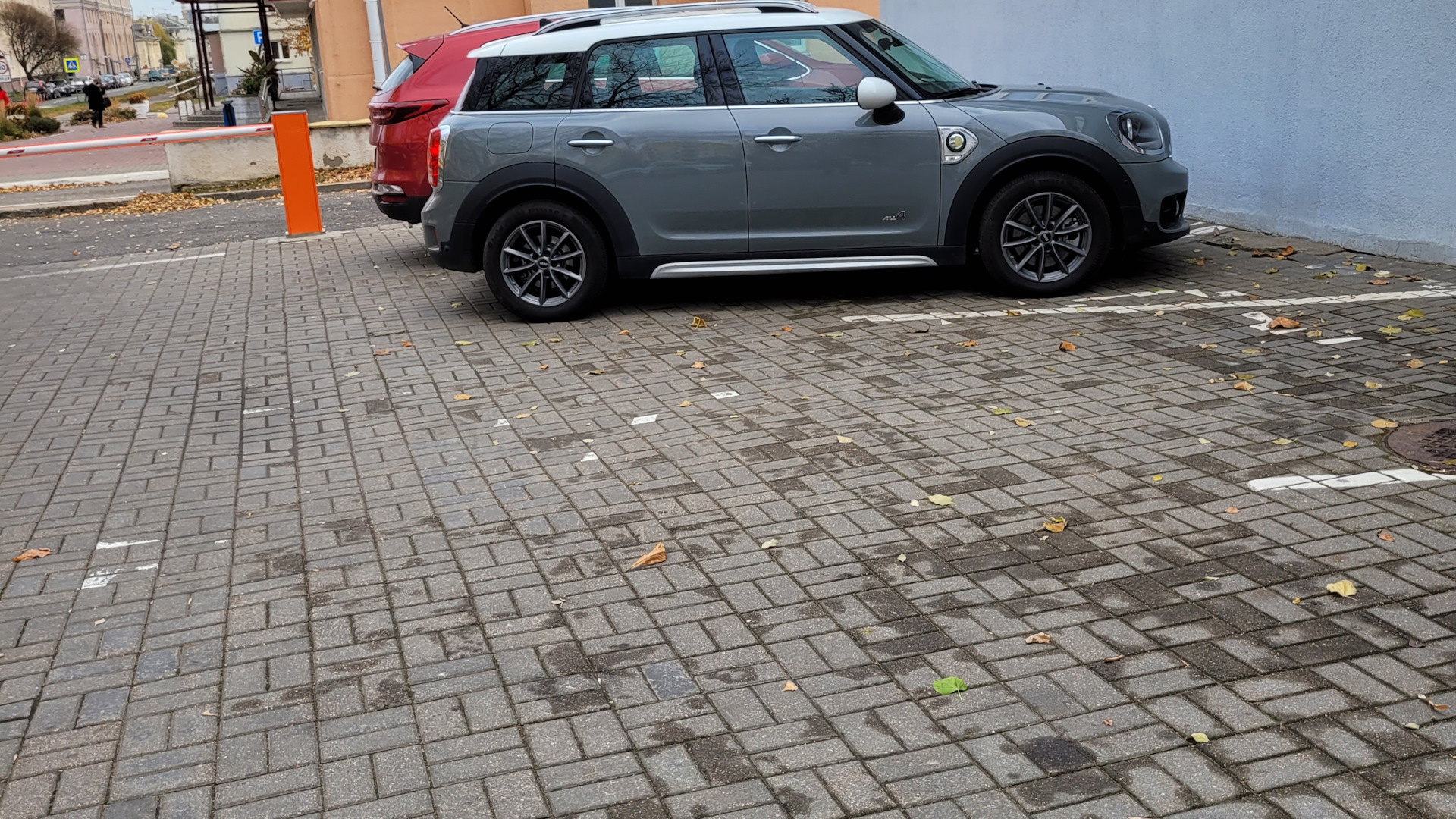 MINI Countryman (2G) 1.4 гибридный (Plug-in) 2018 | Гибрид с плугом на  DRIVE2