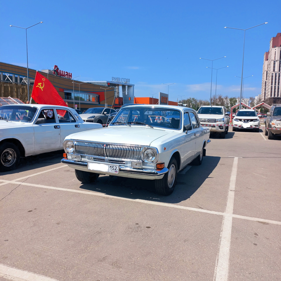 Выставка ретро-автомобилей на День России 🇷🇺 в Нижнем Новгороде. — ГАЗ  2410, 2,5 л, 1986 года | встреча | DRIVE2