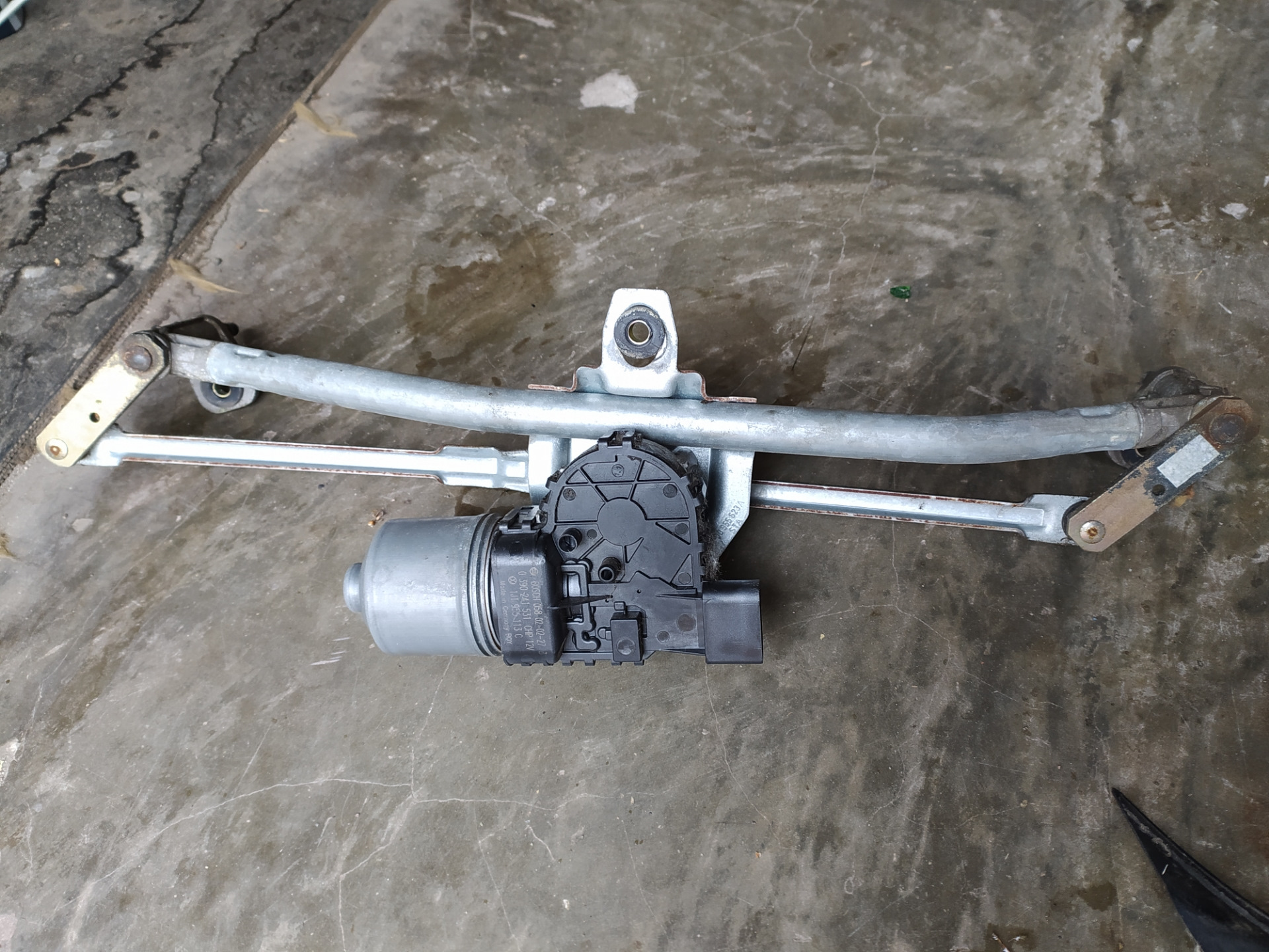 Трапеция на дворники ваз 2114. Трапеция дворников маз. Трапеция дворников ваз 2110. Трапеция дворников линкольн навигатор. Стеклоочиститель приора.