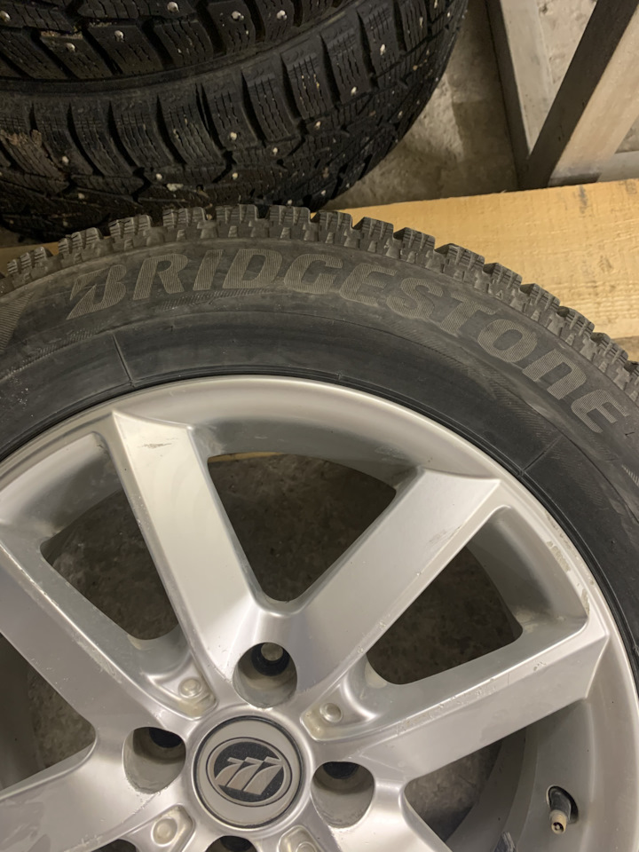 Шины зимние шипованные Bridgestone 185/65 R15, литые диски СКАД 15 ...
