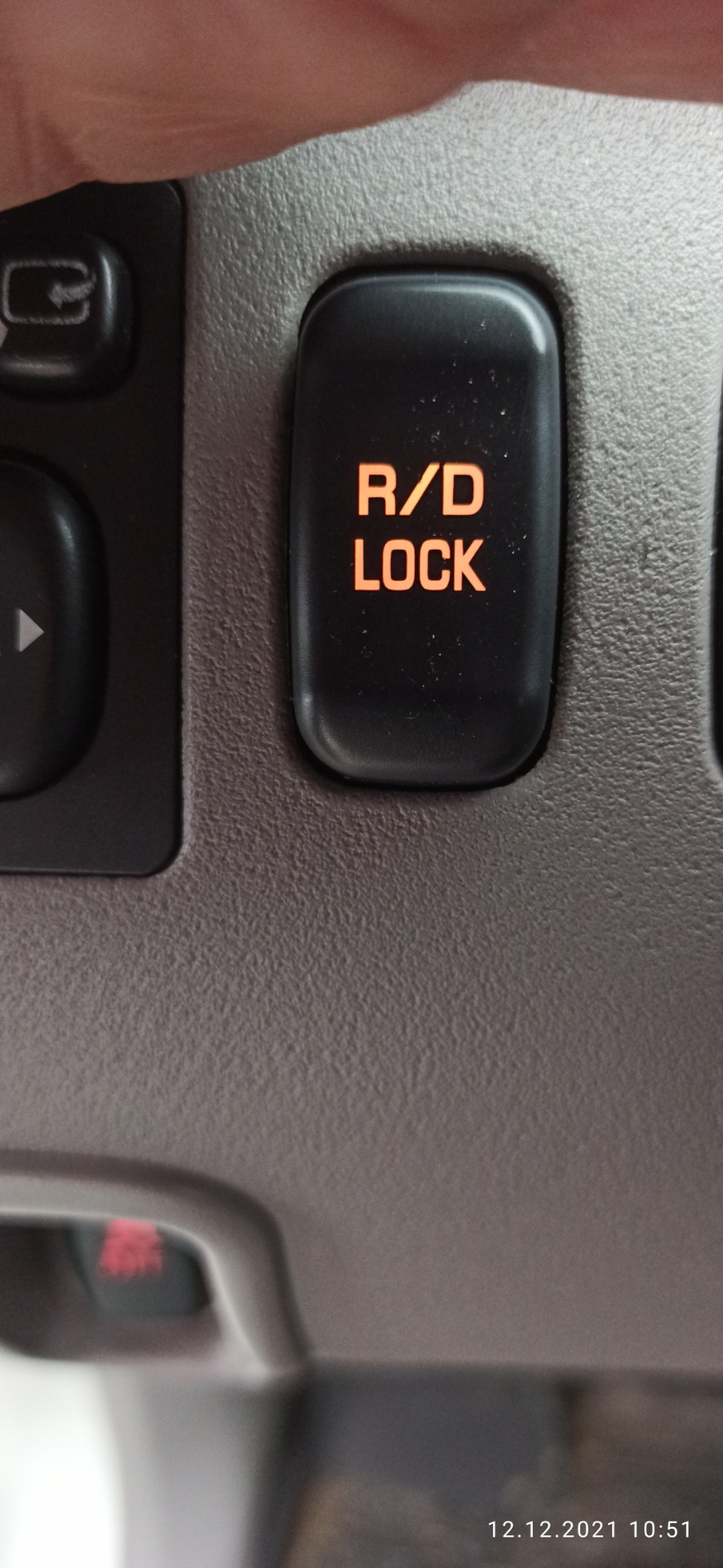 R d lock что это. R d lock что это. Кнопка r/d lock митсубиси паджеро 4. R d lock что это. Кнопки pajero 2 lock.