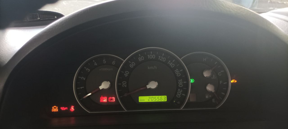 Замена нижних сайлентблоков передних рычагов, пыльника рейки справа ...