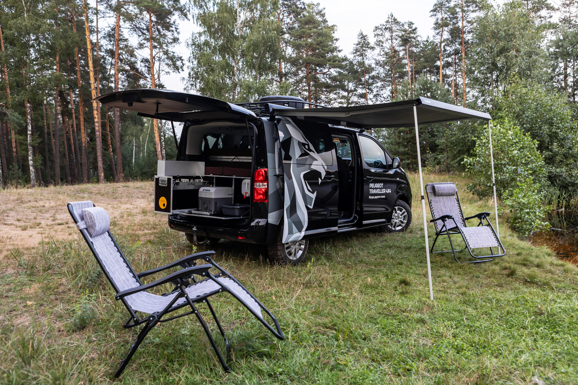 4 traveller. Peugeot traveller кемпер. Пежо Тревеллер 4х4 автодом. Минивэн для путешествий 4x4. Peugeot traveller полный привод.