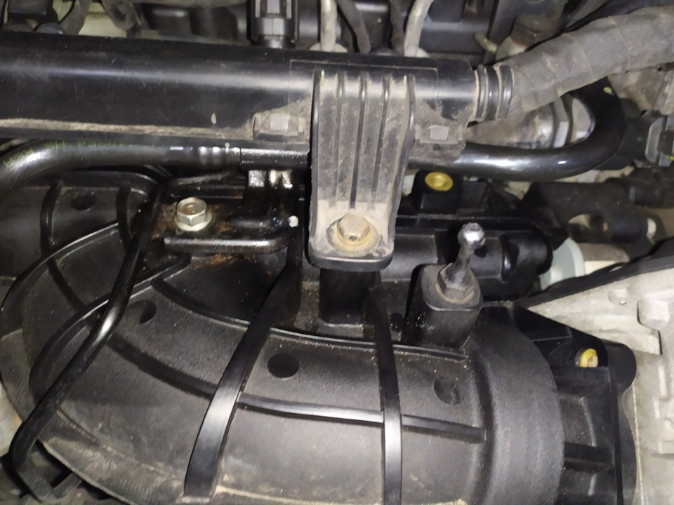 Замена топливного шланга CRDI 2.0 — KIA Sportage (3G), 2 л, 2011 года ...