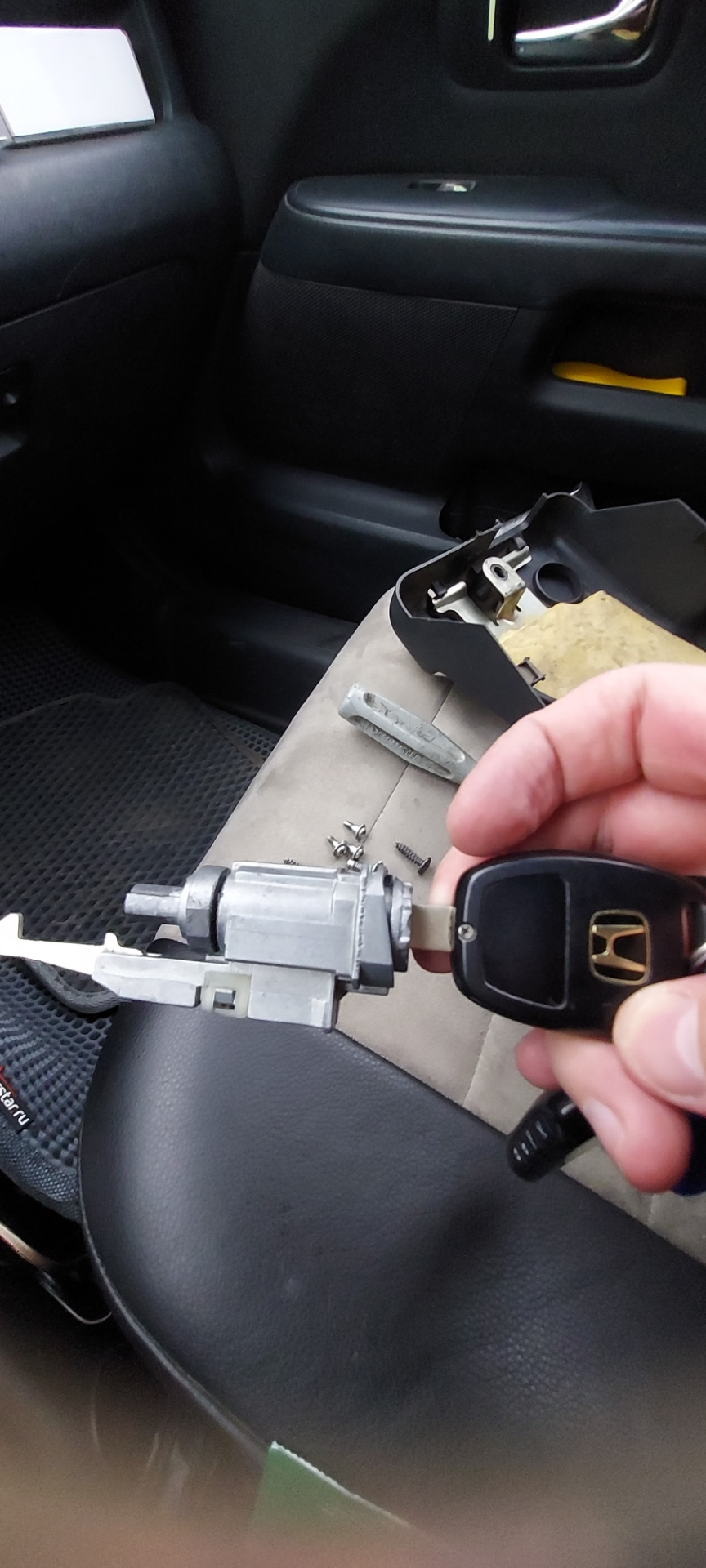 Клинит замок — Honda CR-V (RD4, RD5, RD6, RD7), 2 л, 2006 года | своими ...