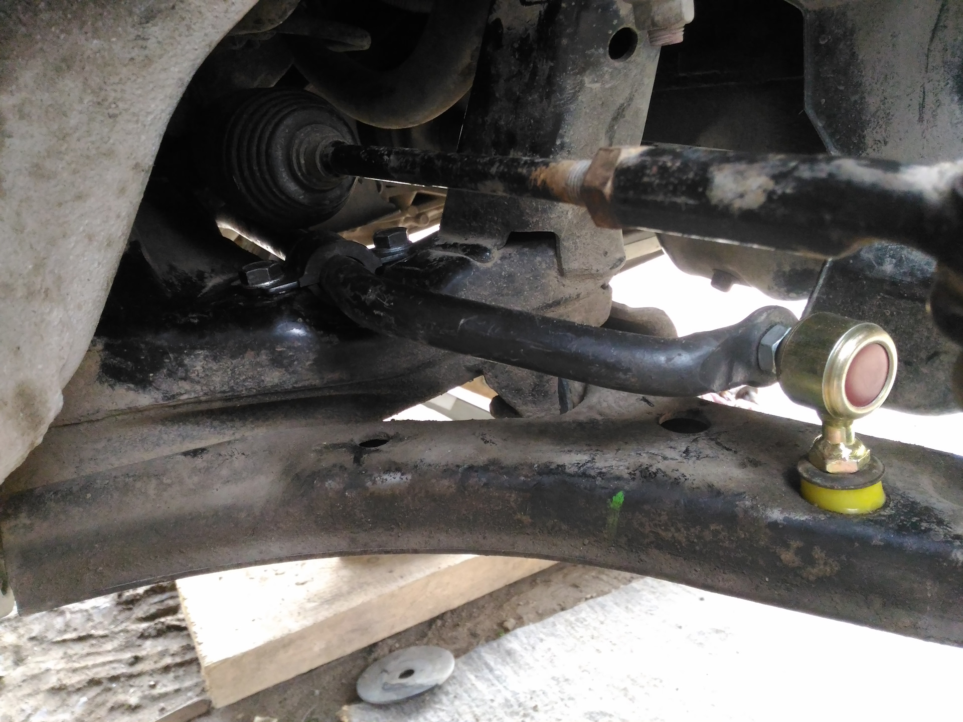 Установка переднего стабилизатора. Бмв 520i замена переднего стабилизатора. Стабилизатор поперечной устойчивости хонда цивик ферио es1. Установка переднего стабилизатора. Установка резинок на стабилизаторе мазда кседос.