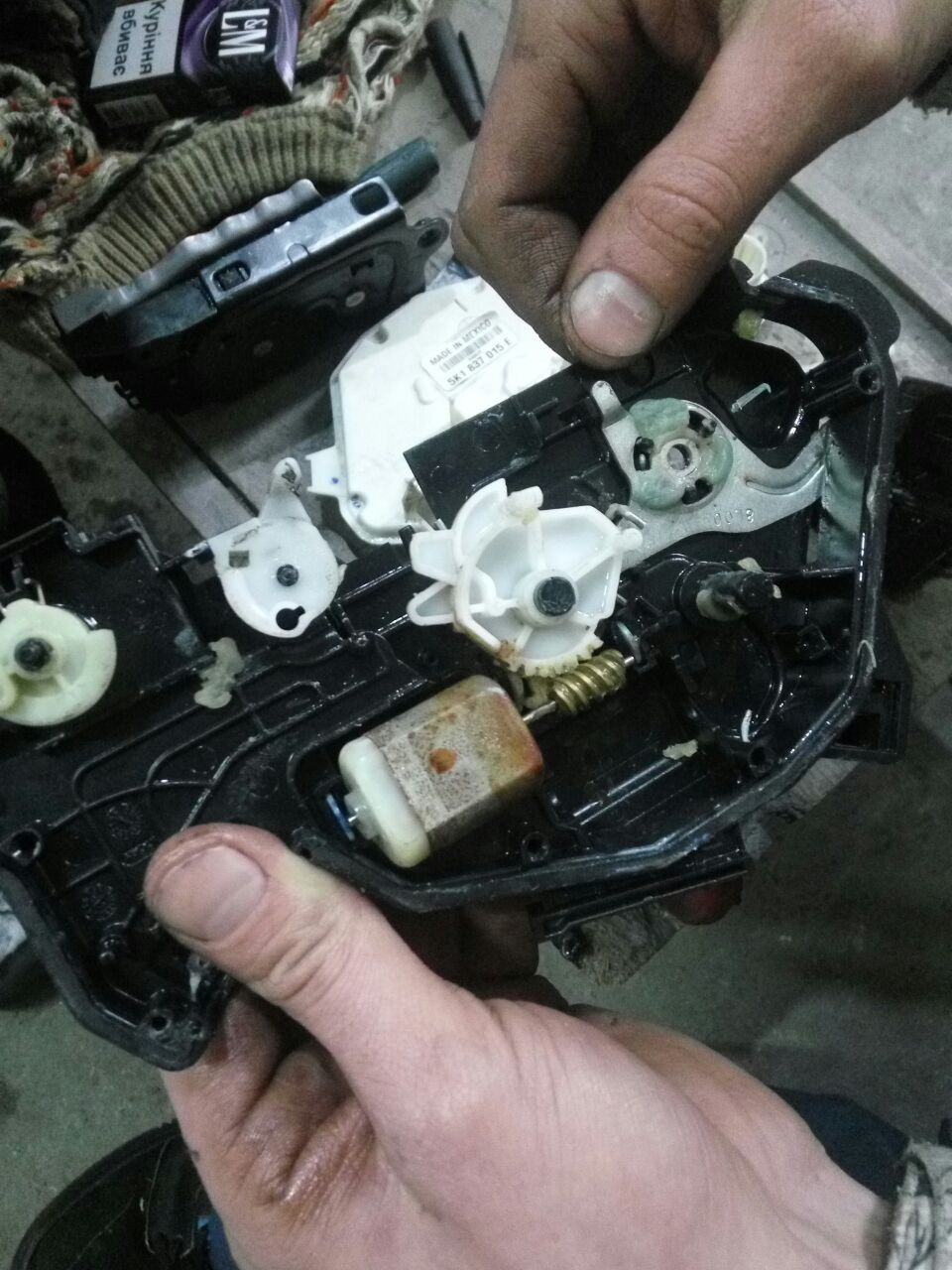 Замерзает замок водительской двери — Volkswagen Passat US, 2,5 л, 2013 ...