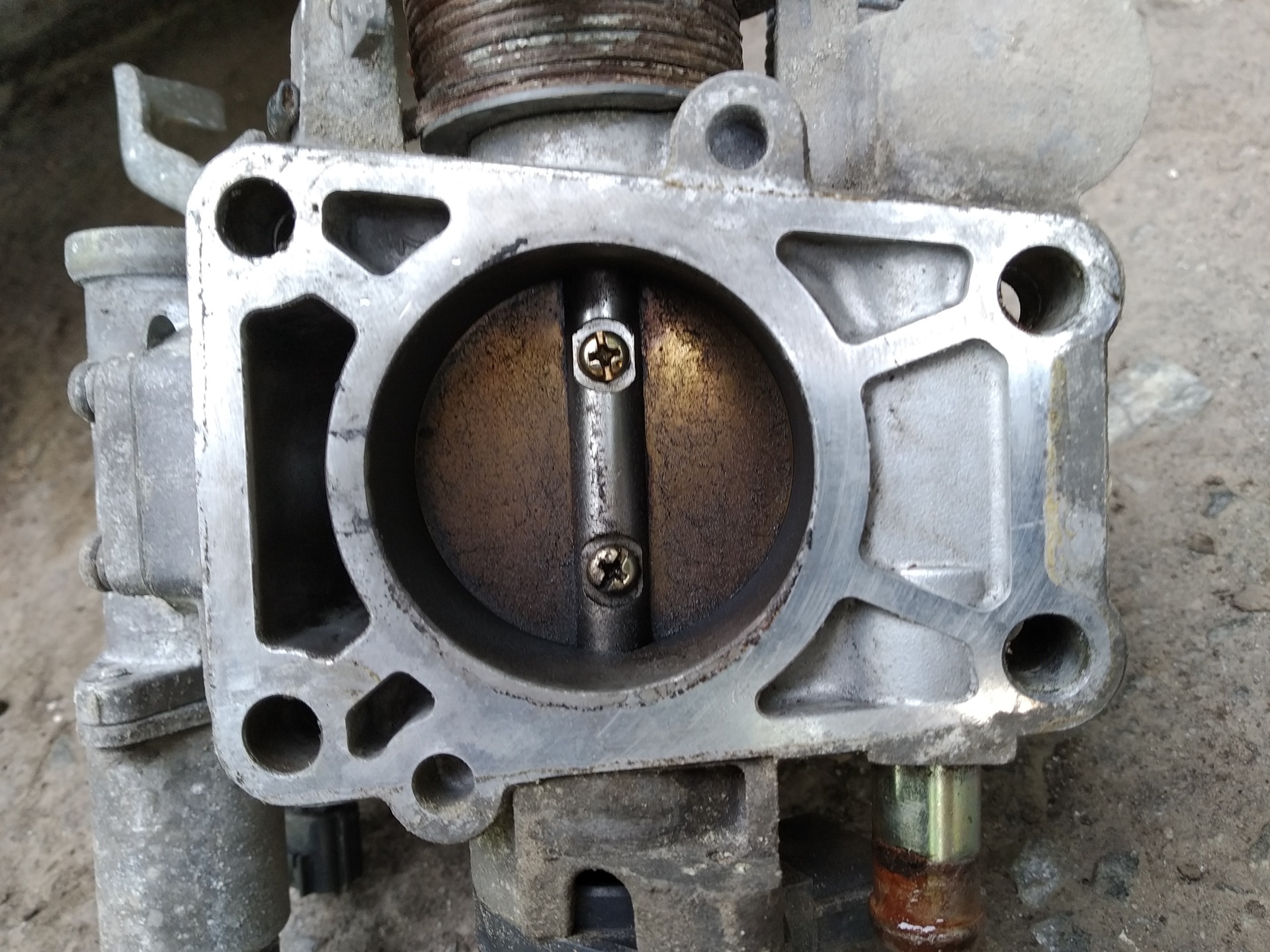 Замена клапана холостого хода GA16DE — Nissan Primera (P11), 1,6 л ...