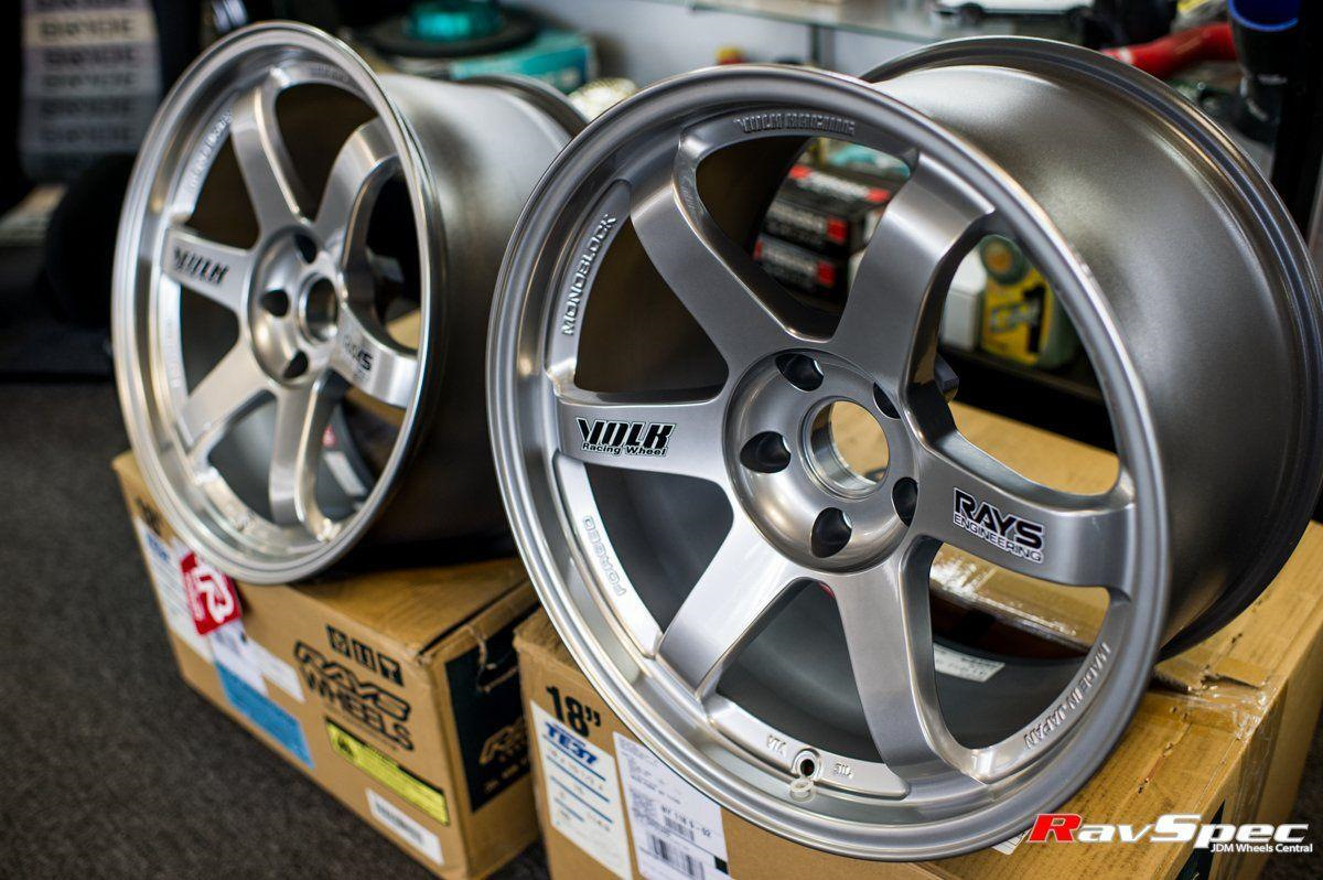 Te37 диски. Диски rays Volk Racing te37 Silver. Диски rays Volk Racing te37 r17. Volk rays te37 r15. Rays Volk Racing te37 SL.