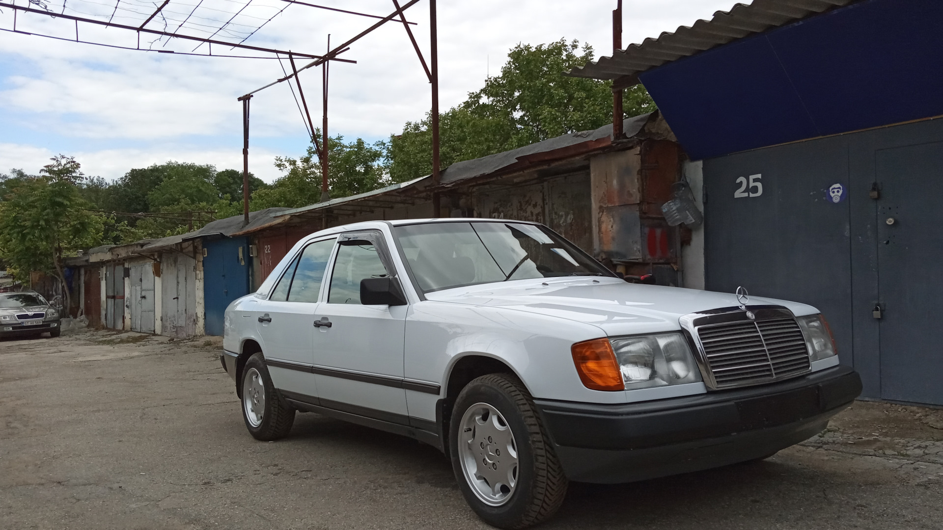 Mercedes-Benz E-class (W124) 2.0 дизельный 1989 | ПАПИНА БЛОНДИНКА на DRIVE2