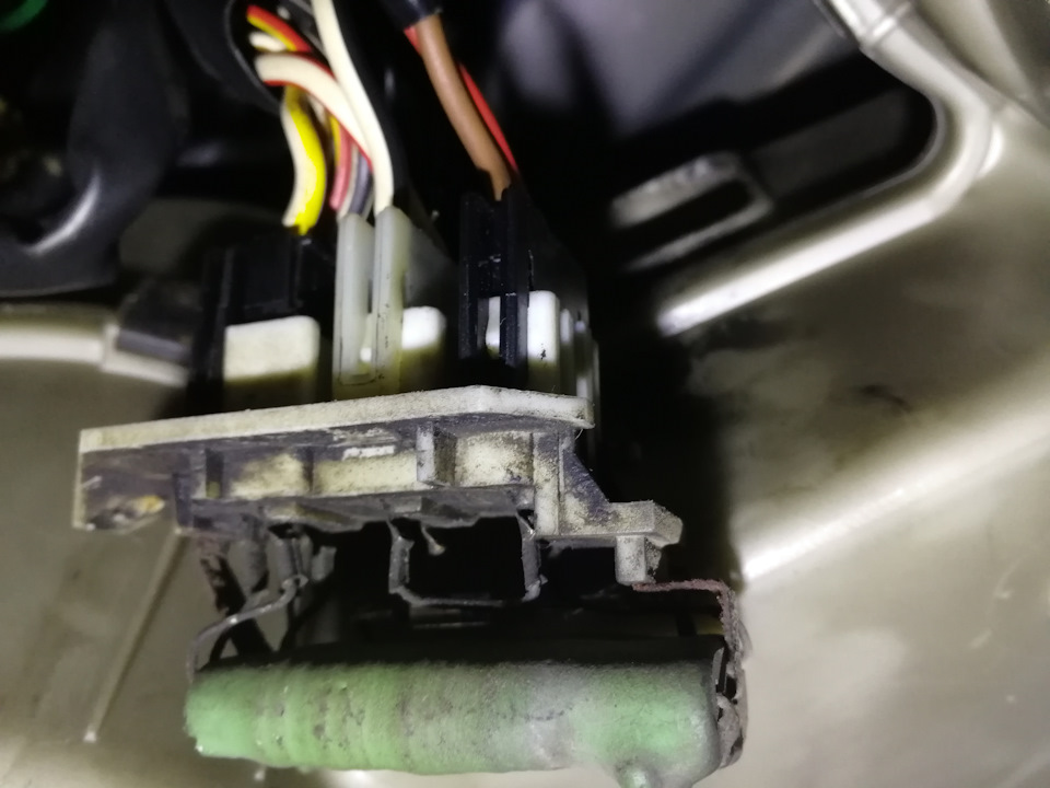 Замена термопредохранителя печки — Volvo 740, 2,3 л, 1992 года ...