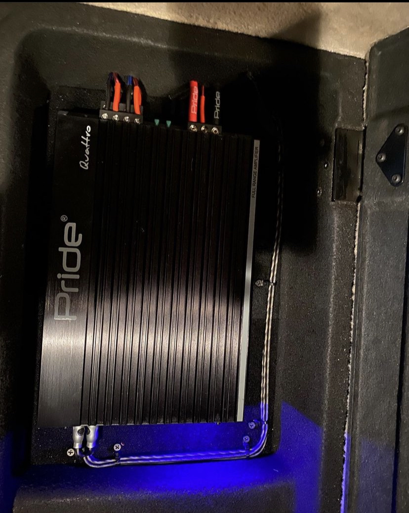 Замена магнитолы на Кадиллак SRX или вопрос зачем CD-changer в 21-ом ...