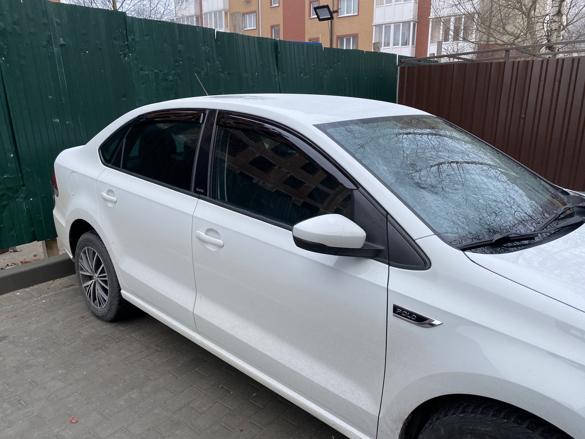 Ветровики — Volkswagen Polo Sedan, 1,6 л, 2016 года | аксессуары | DRIVE2