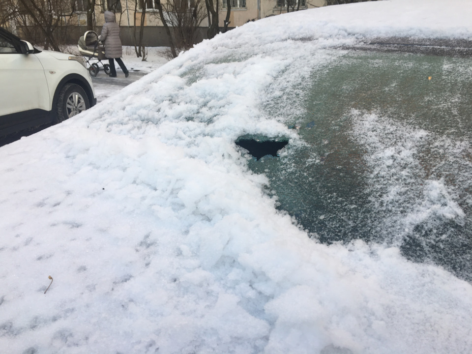 Разбилось заднее стекло — Lada Vesta, 1,8 л, 2019 года | просто так ...