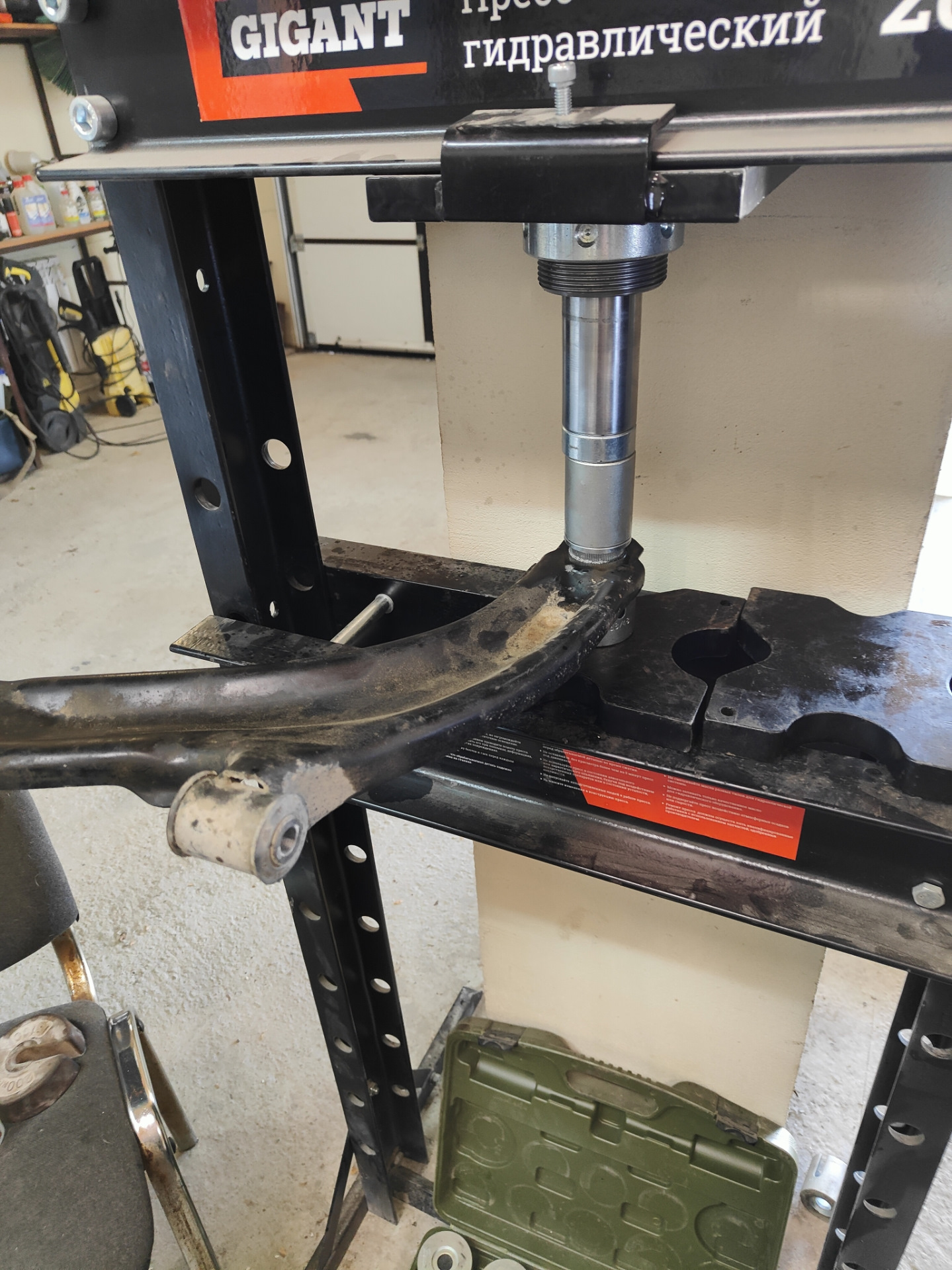 Стуки передней подвески — Renault Clio III, 1,4 л., 2008 года | своими ...