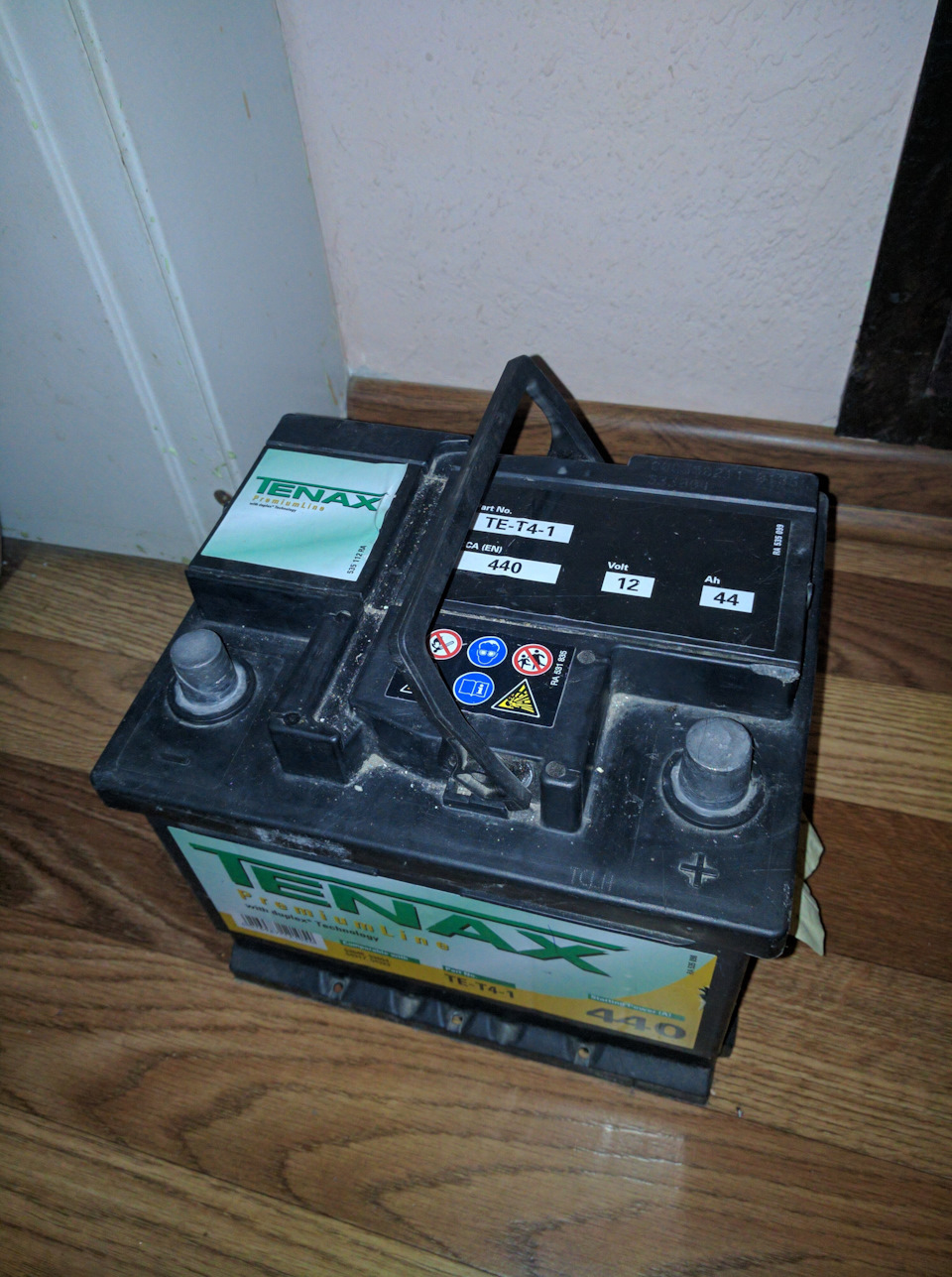 Tenax TE-T4-1 44Ah 440A — Ford Fiesta (Mk VI). Запчасти на фото: RAS01