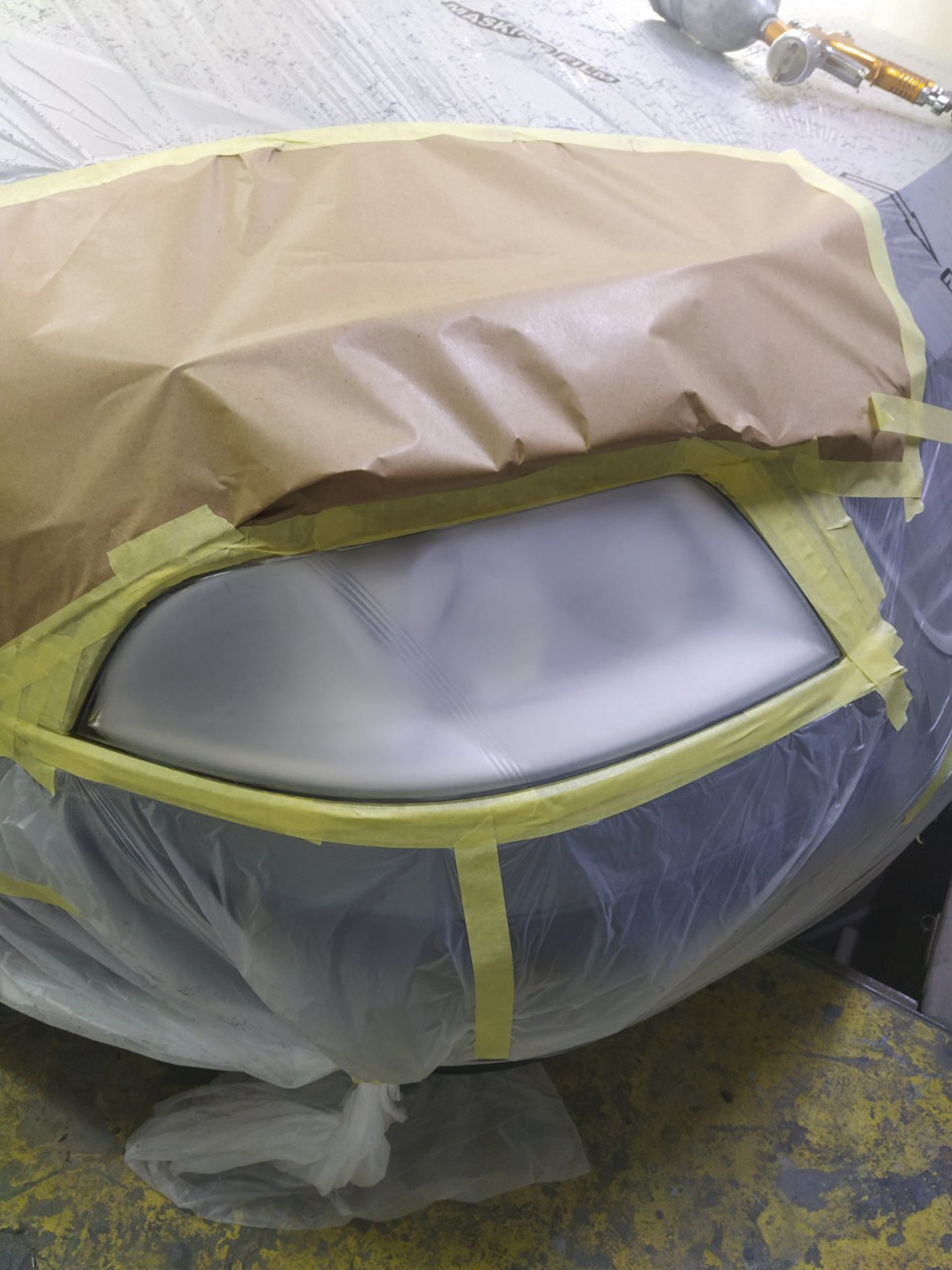 Матование и покрытие лаком фар. — Volkswagen Passat B5, 1,9 л, 2002 ...