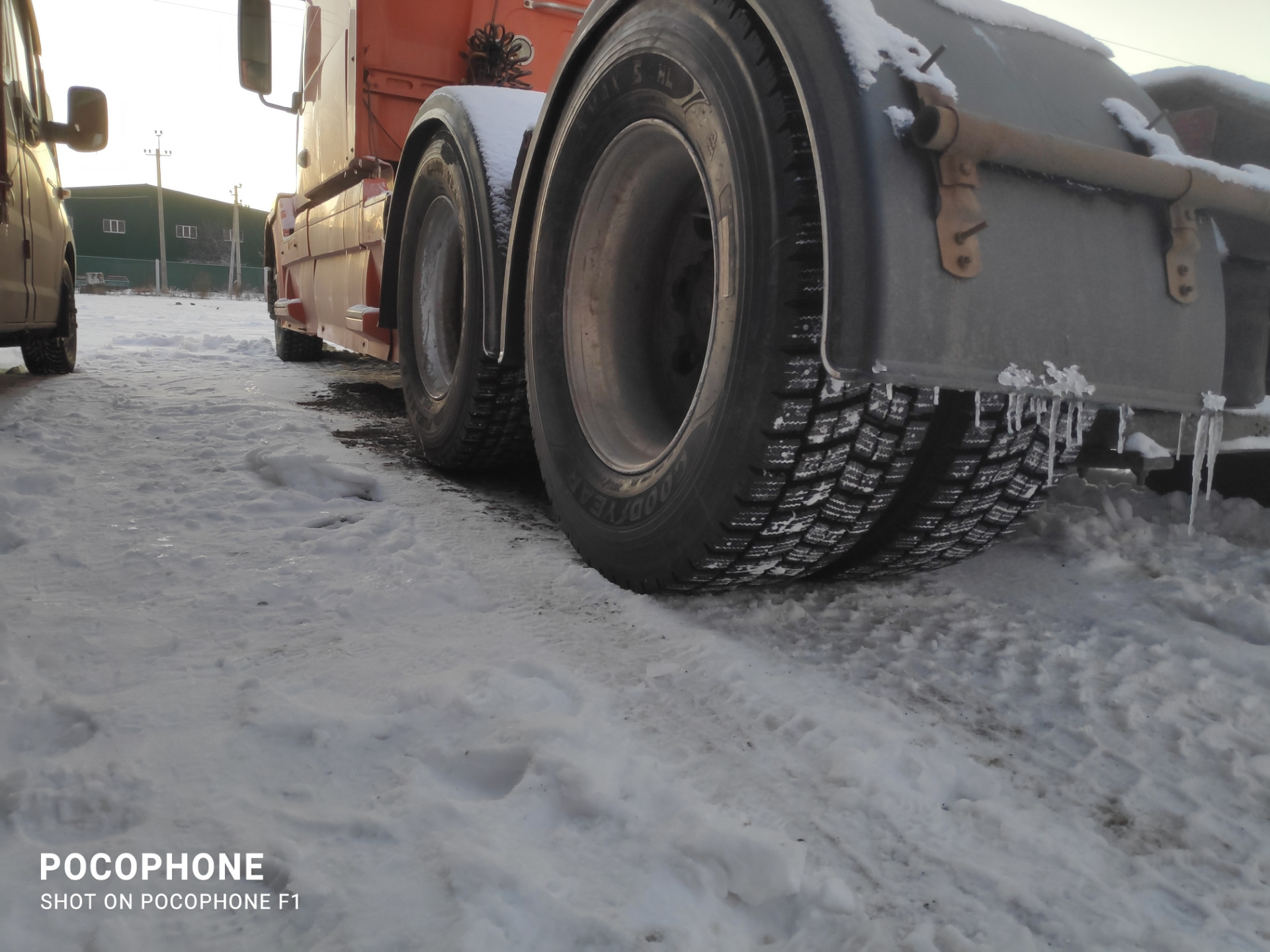 Грузовая зимняя резина — Volvo, 9,9 л, 2009 года | шины | DRIVE2