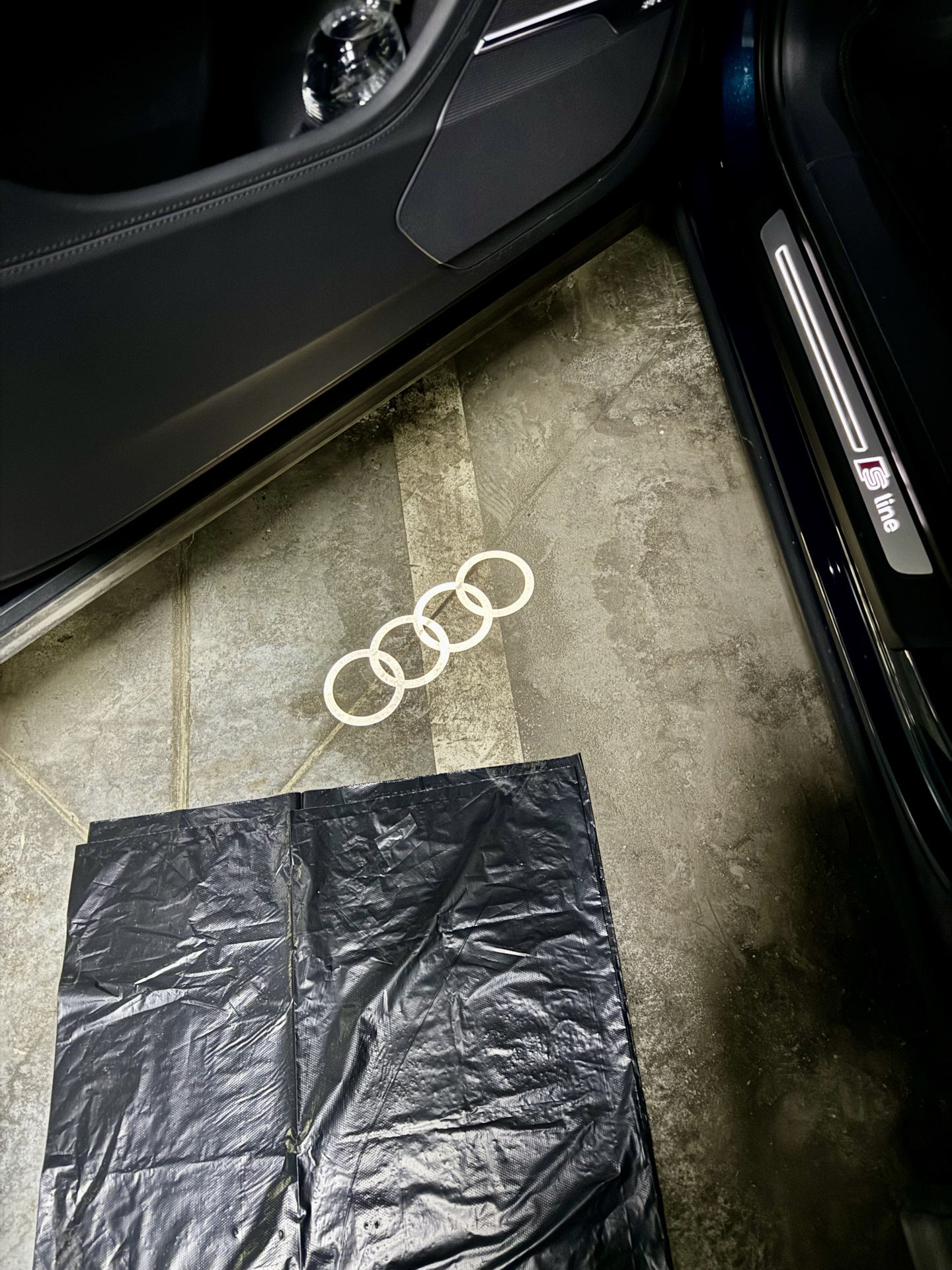 Подсветка дверей и прочие мелочи — Audi Q7 (2G), 3 л, 2019 года ...