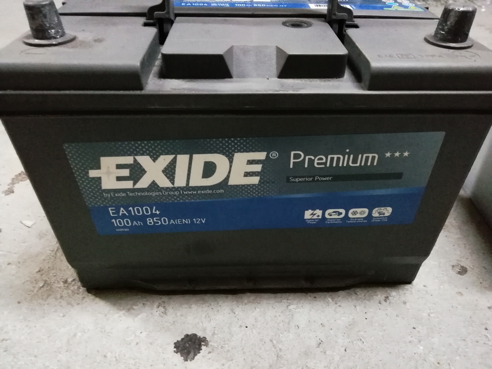 Старые аккумуляторы воронеж. Exide ea1004. Старинный аккумулятор Exide. Аккумулятор w Star. Клеймение АКБ.