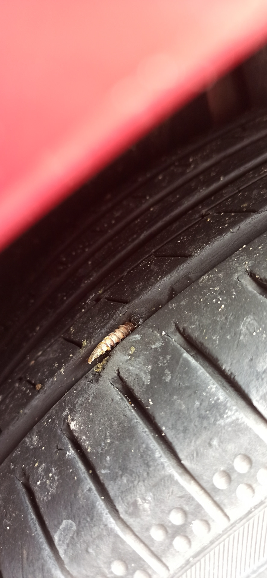 Саморез в колесо — Volkswagen Golf Plus, 1,4 л, 2008 года | поломка ...