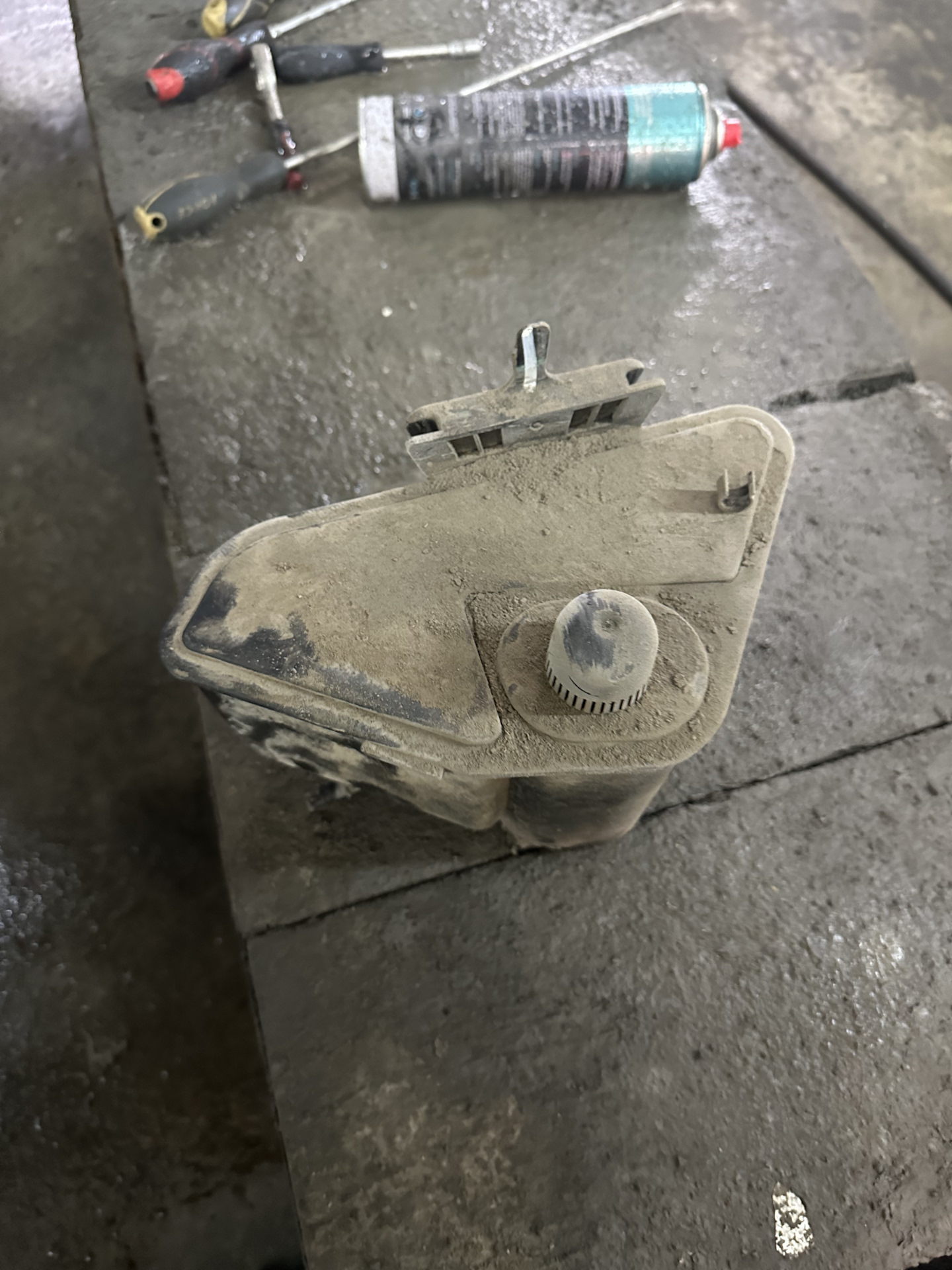 Замена абсорбера — Mercedes-Benz A-Class (W176), 1,6 л, 2013 года ...