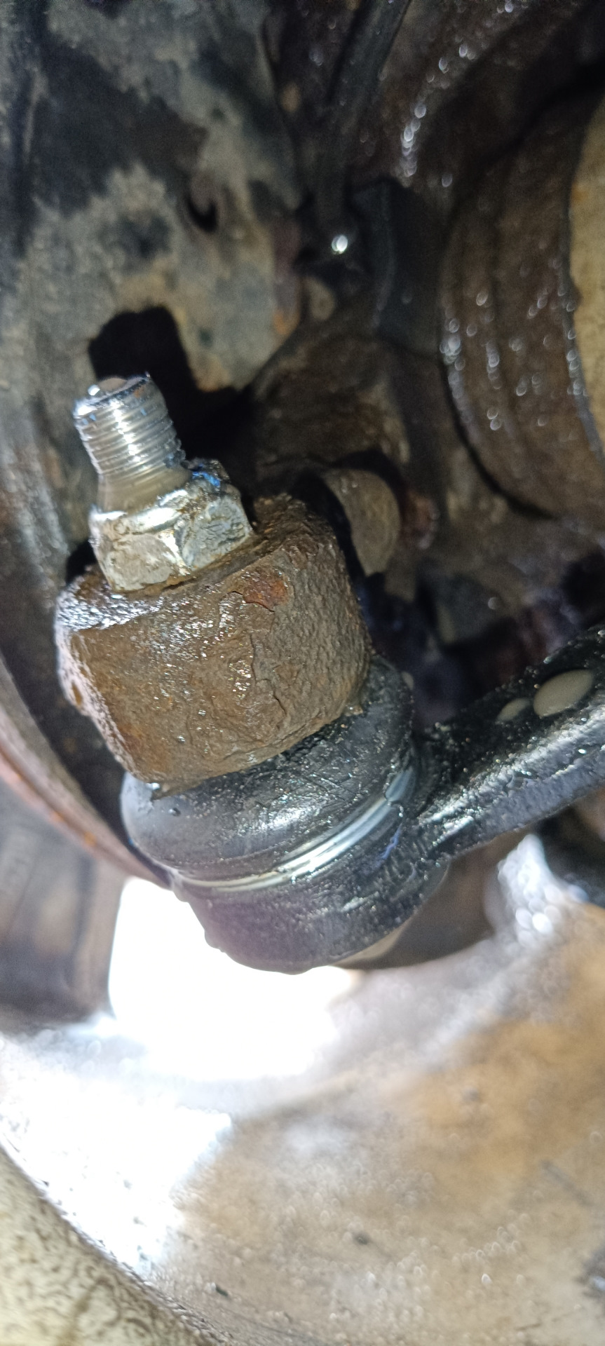 Замена рулевых наконечников и регулировка колес — Nissan Almera V (G11 ...