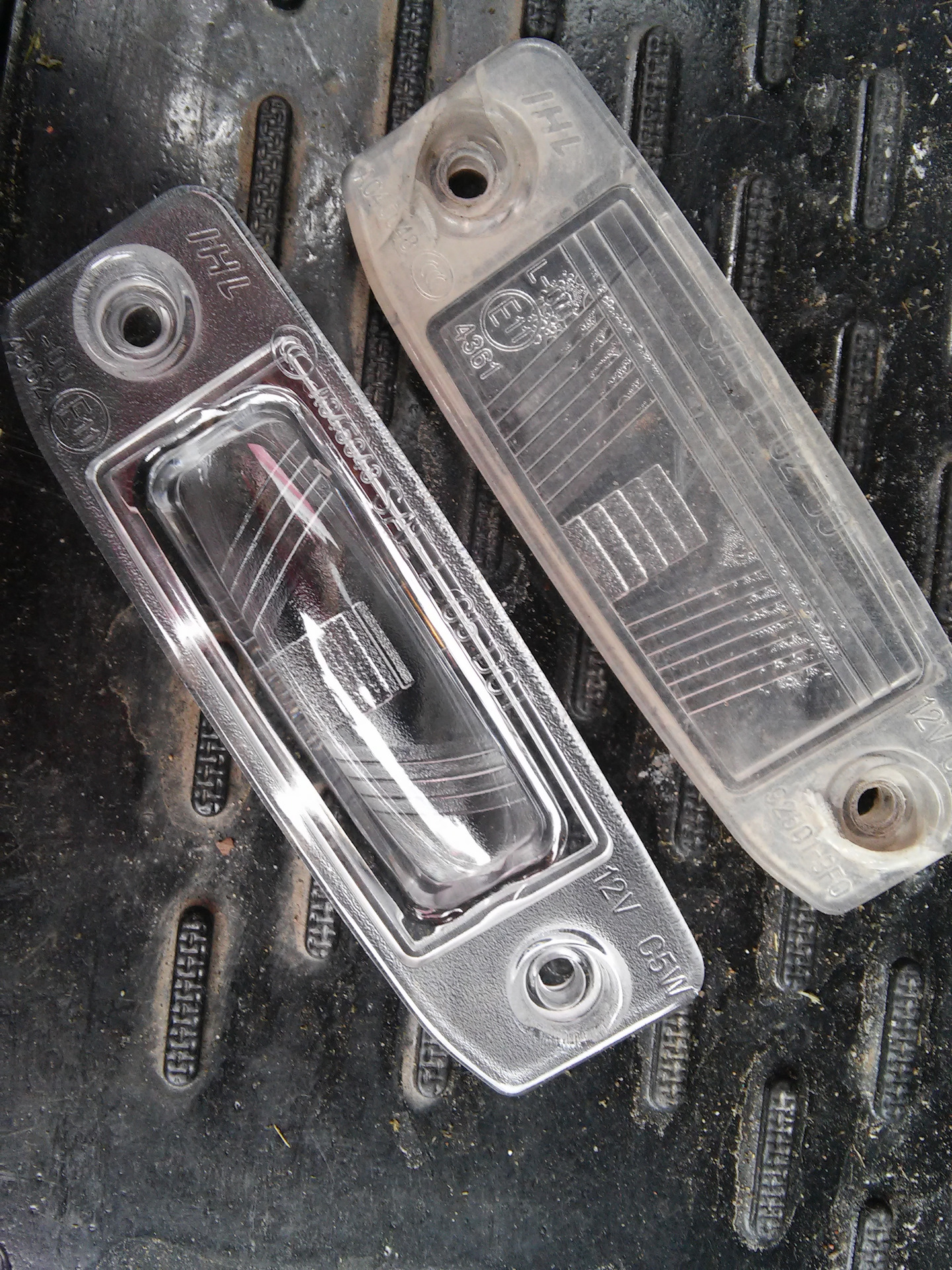 Плафон подсветки номера рено каптур. Стекло подсветки номера. Стекло подсветки номера. Стекло подсветки номера. Фонарь подсветки номера skoda octavia 2008 года.