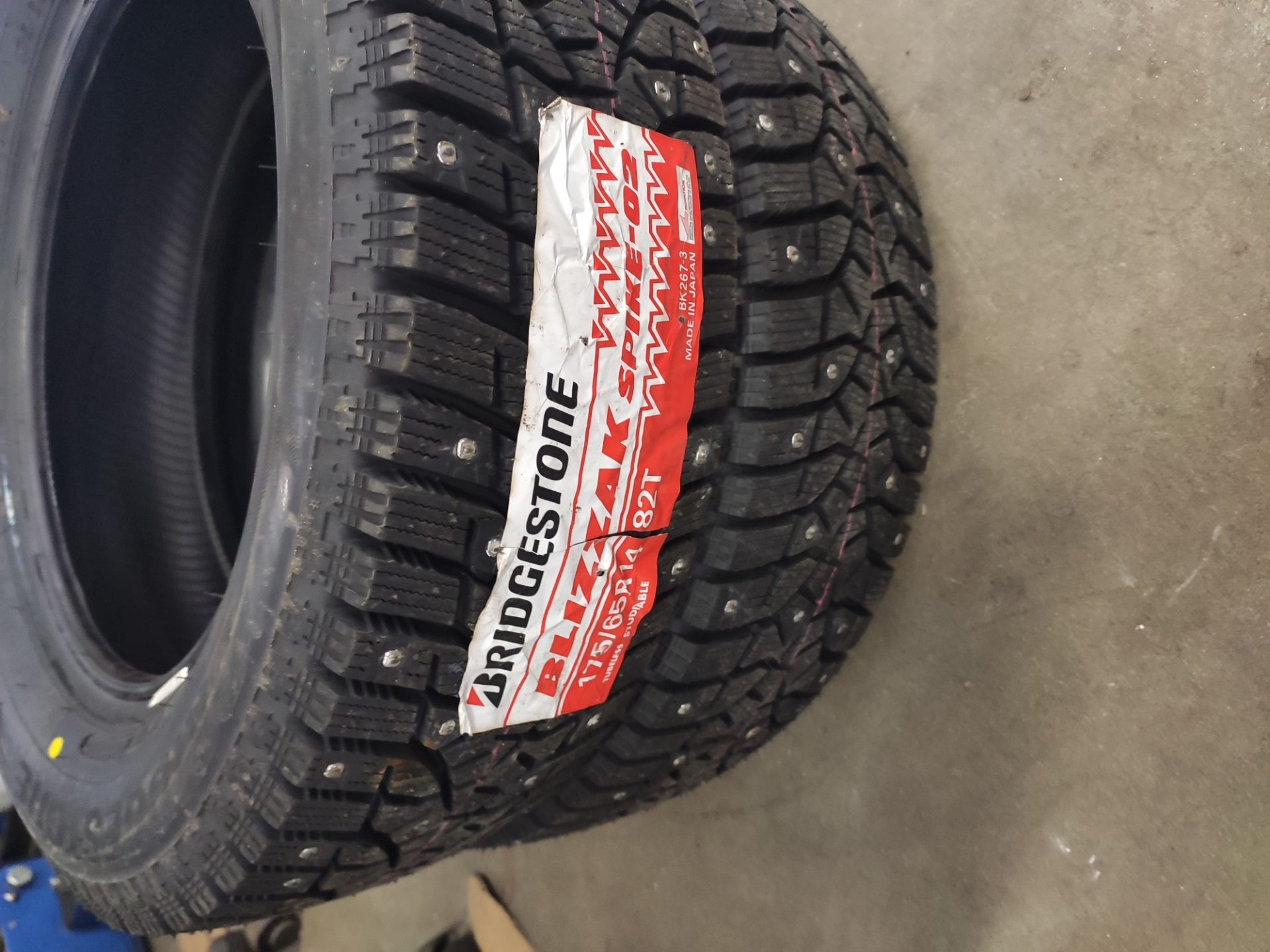 Bridgestone blizzak spike 02 r14