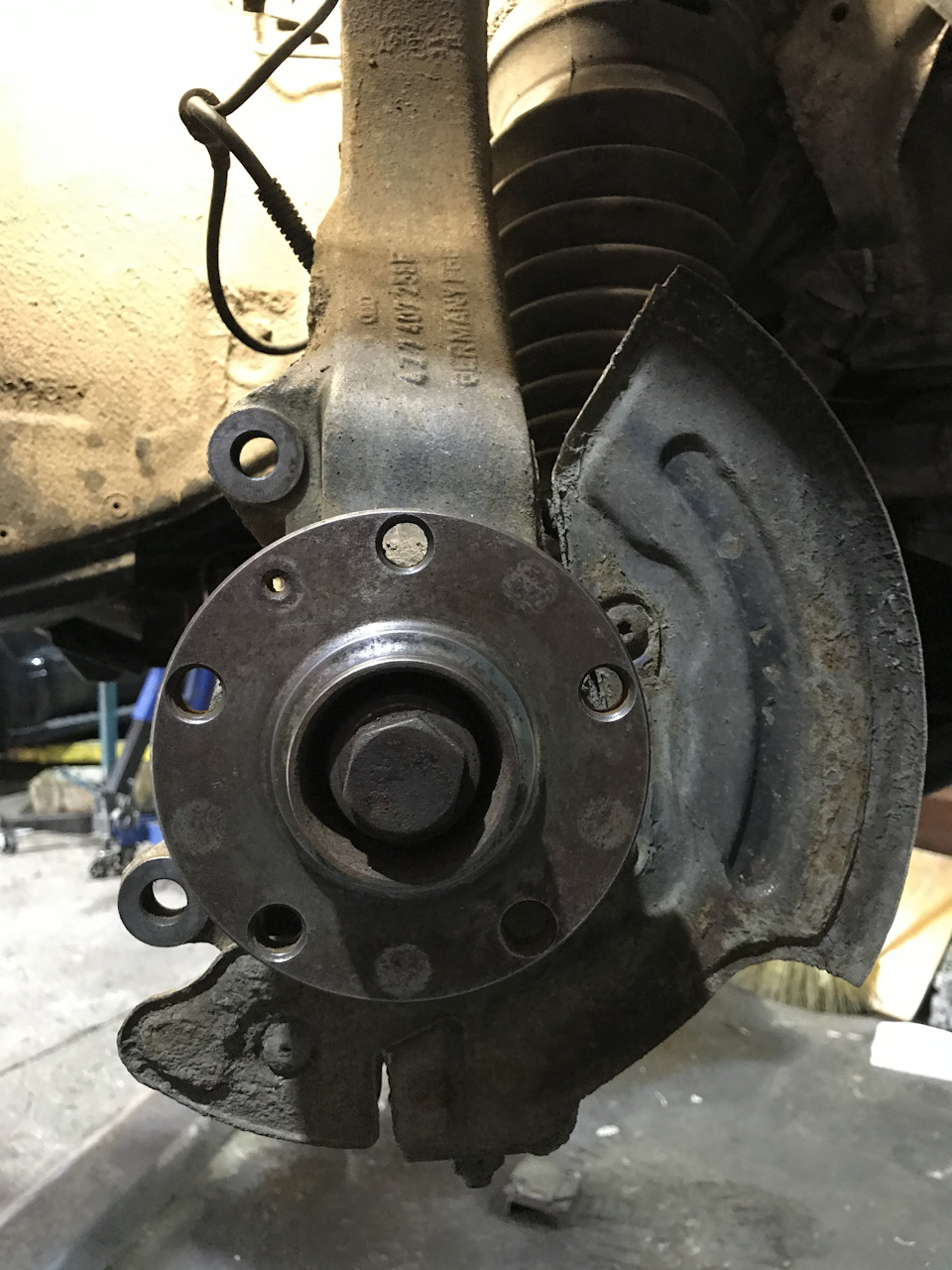 Суппорт долой и диск — Audi Allroad (C5)