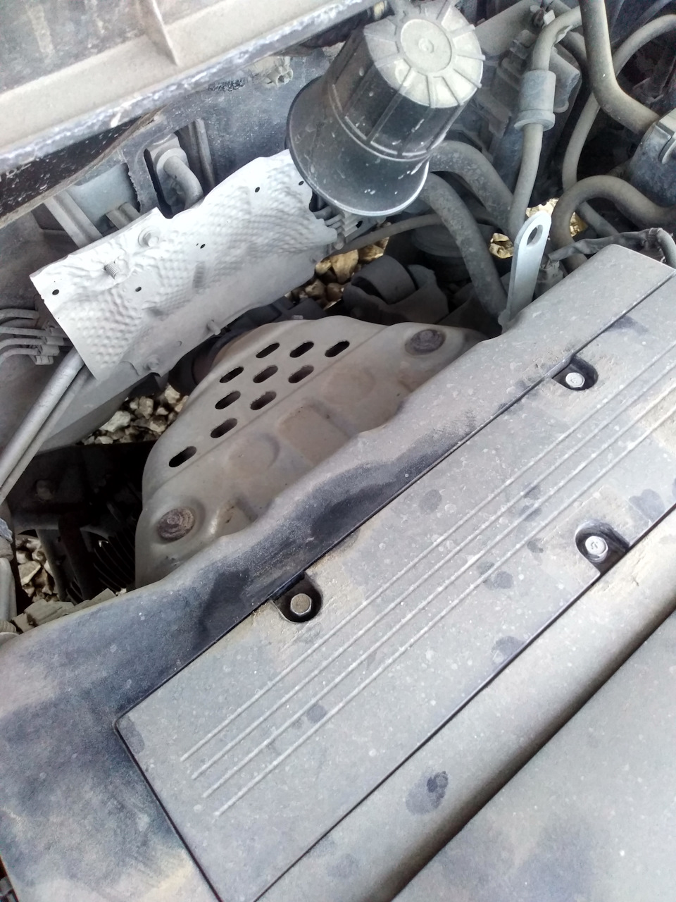 Масло на пыльнике который закрывает свечи. — Сообщество «Mitsubishi ASX ...