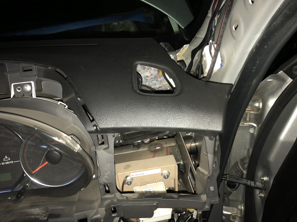 С прикладыванием определенных усилий, воздуховоды демонтированы. Главное не торопиться и не переусердствовать, иначе легко можно что-нибудь сломать. — Subaru Forester (SH)