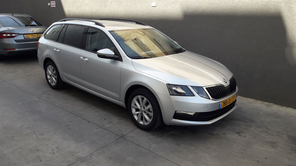 замена повторителей поворотов в боковых зеркалах — Skoda Octavia Combi ...