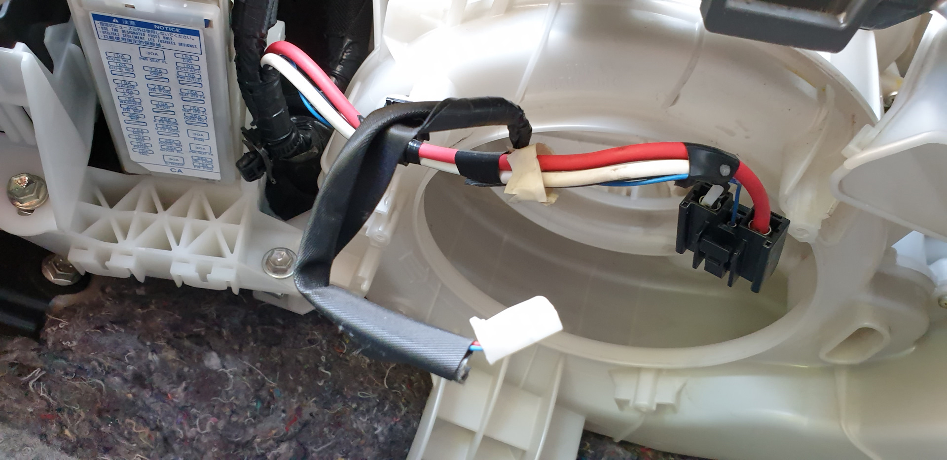 Решил сменить салонный фильтр — Toyota Prius (30), 1,8 л, 2010 года ...