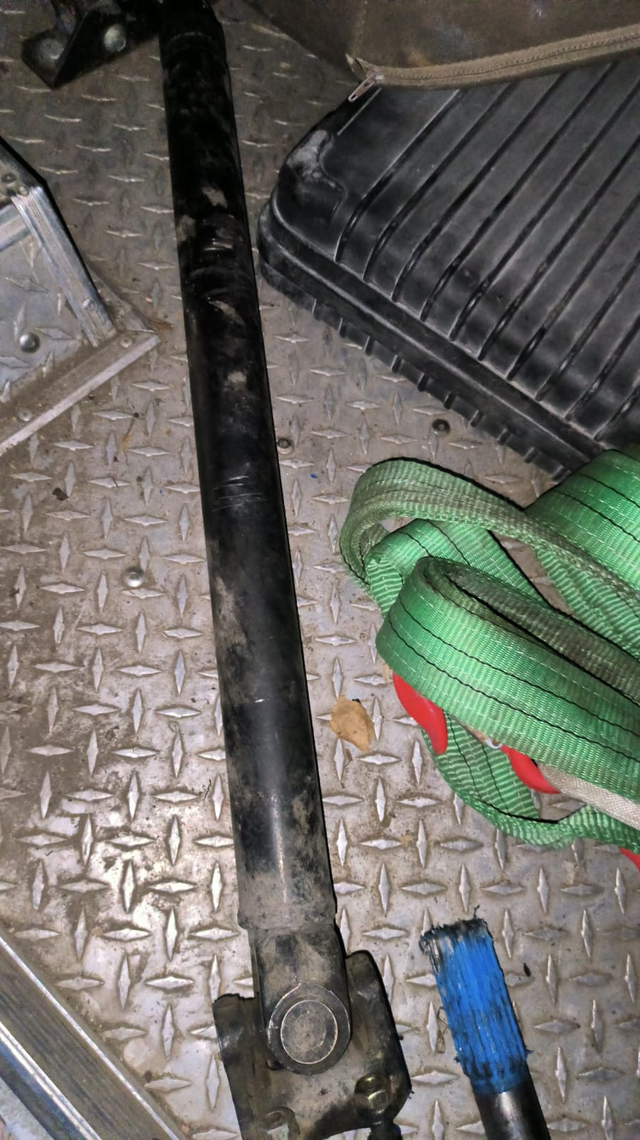 НАМОТАЛО КАРДАНЫ НА РАЗДАТКУ😵 — УАЗ 452, 4 л, 2000 года | поломка | DRIVE2