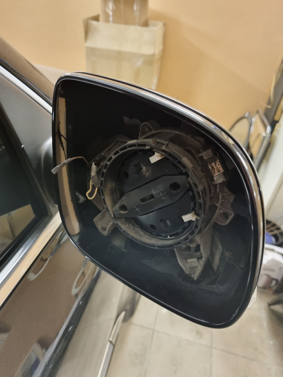 Ремонт регулировки зеркала — Volkswagen Touareg (1G), 3 л, 2007 года ...