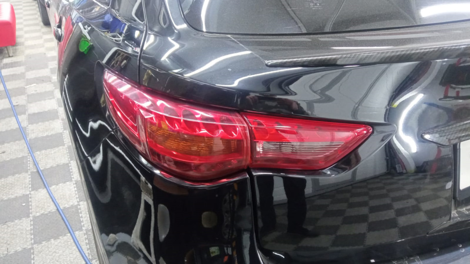 Легкое тонирование задних фонарей — Infiniti FX (2G), 3,5 л, 2009 года ...