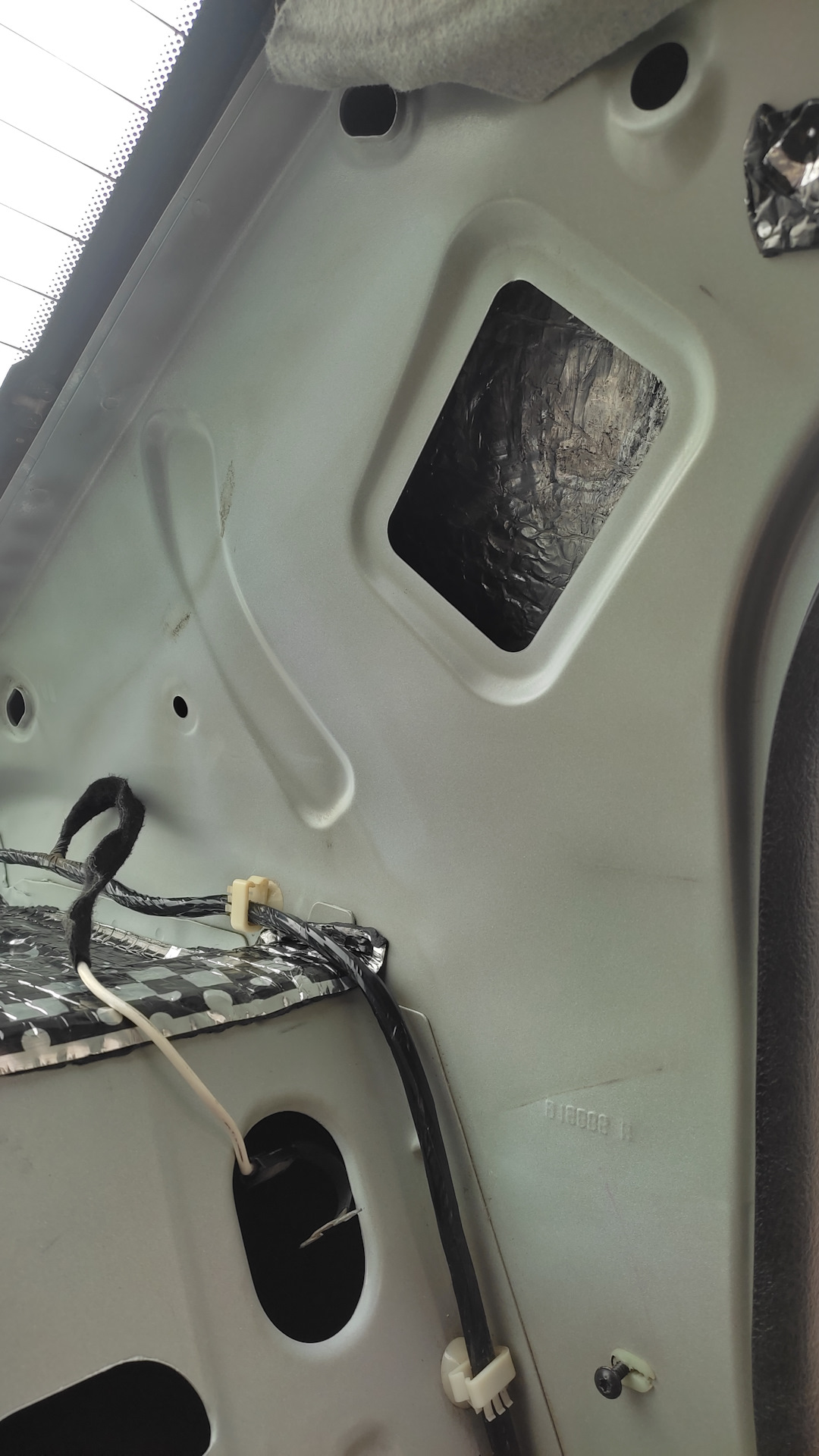 Шумоизоляция Рено Логан 2008 — Renault Logan (1G), 1,6 л, 2008 года ...