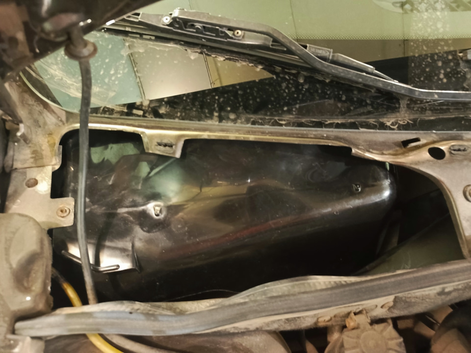 Заменил кожух салонного фильтра. — Lada Гранта Лифтбек (1G), 1,6 л ...