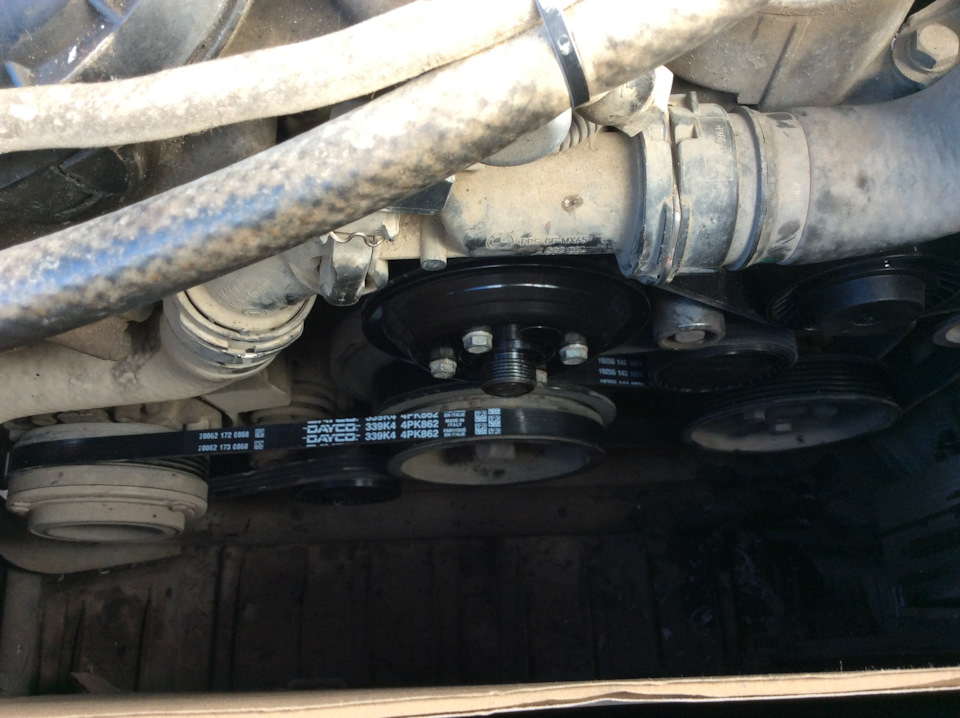 Zamena Datchika Urovnya Masla Viskomufty Pompy Rolikov I Remnej Navesnogo Ustranenie Protechki Rasshiritelnogo Bachka Bmw X5 3 0 L 2004 Goda Na Drive2