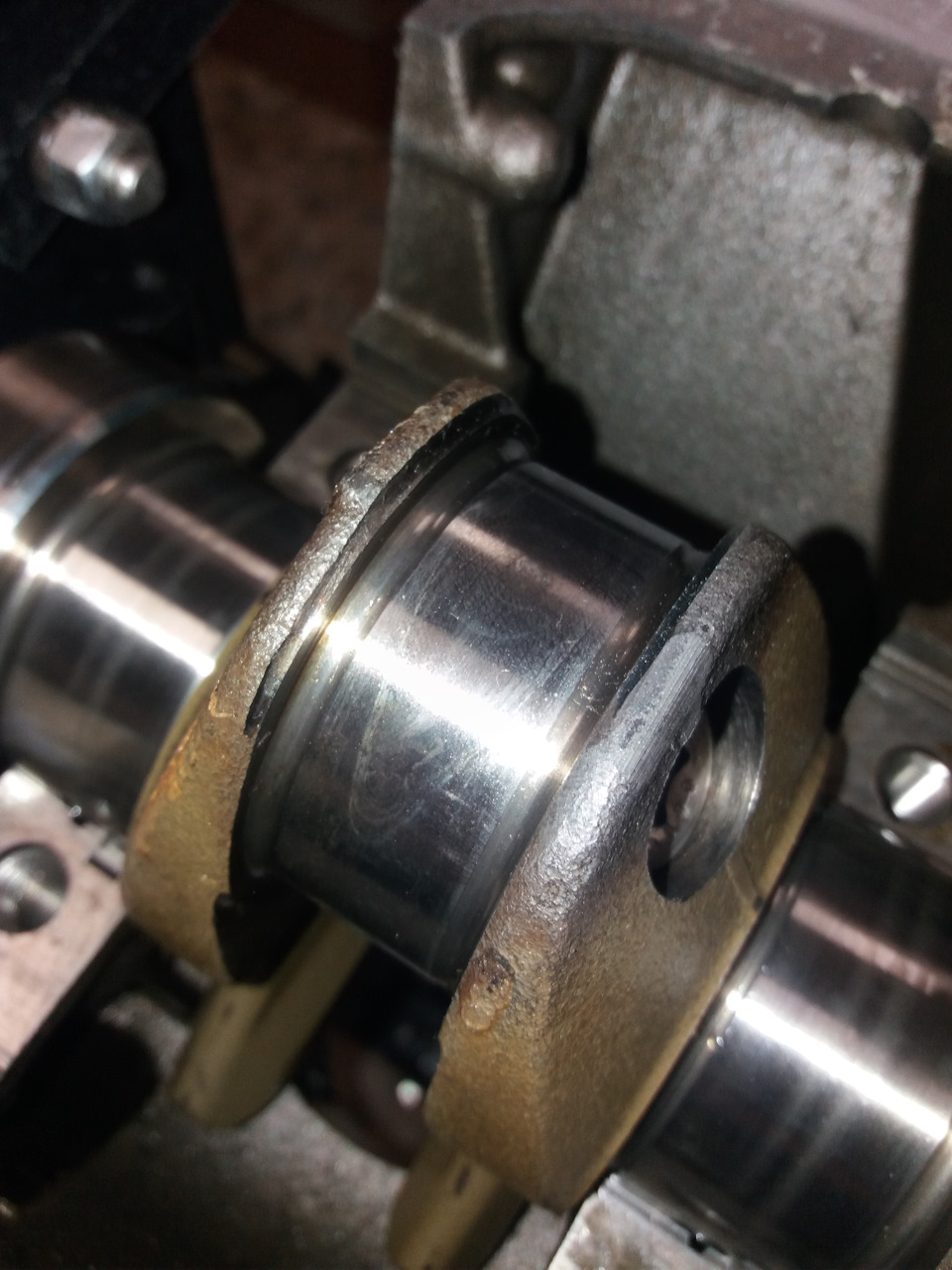Кольца продольного люфта коленвала 4216. Осевое смещение распредвала ваз 2114. Осевой люфт коленвала нива 21213. 50 шайба коленвала заз 965. Как устранить осевой.