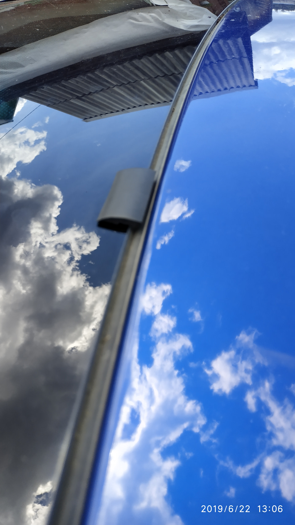 Защита кромки крыши над лобовым стеклом